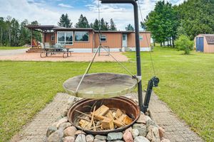 Alquiler Vacacional - Rhinelander Vacation Rental w/ Yard on Venus Lake!