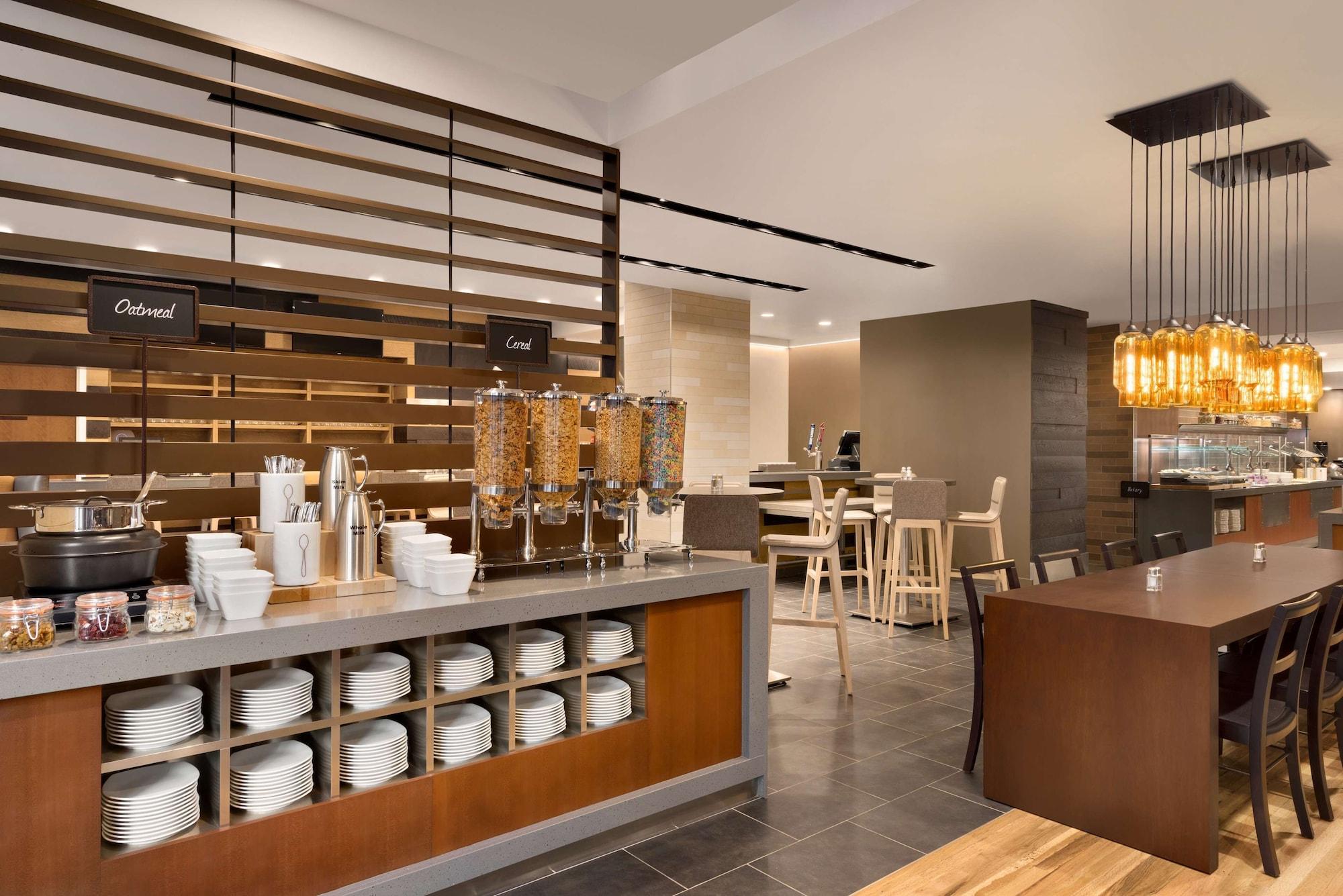 Restaurant Embassy Suites by Hilton New York Manhattan Times Square
