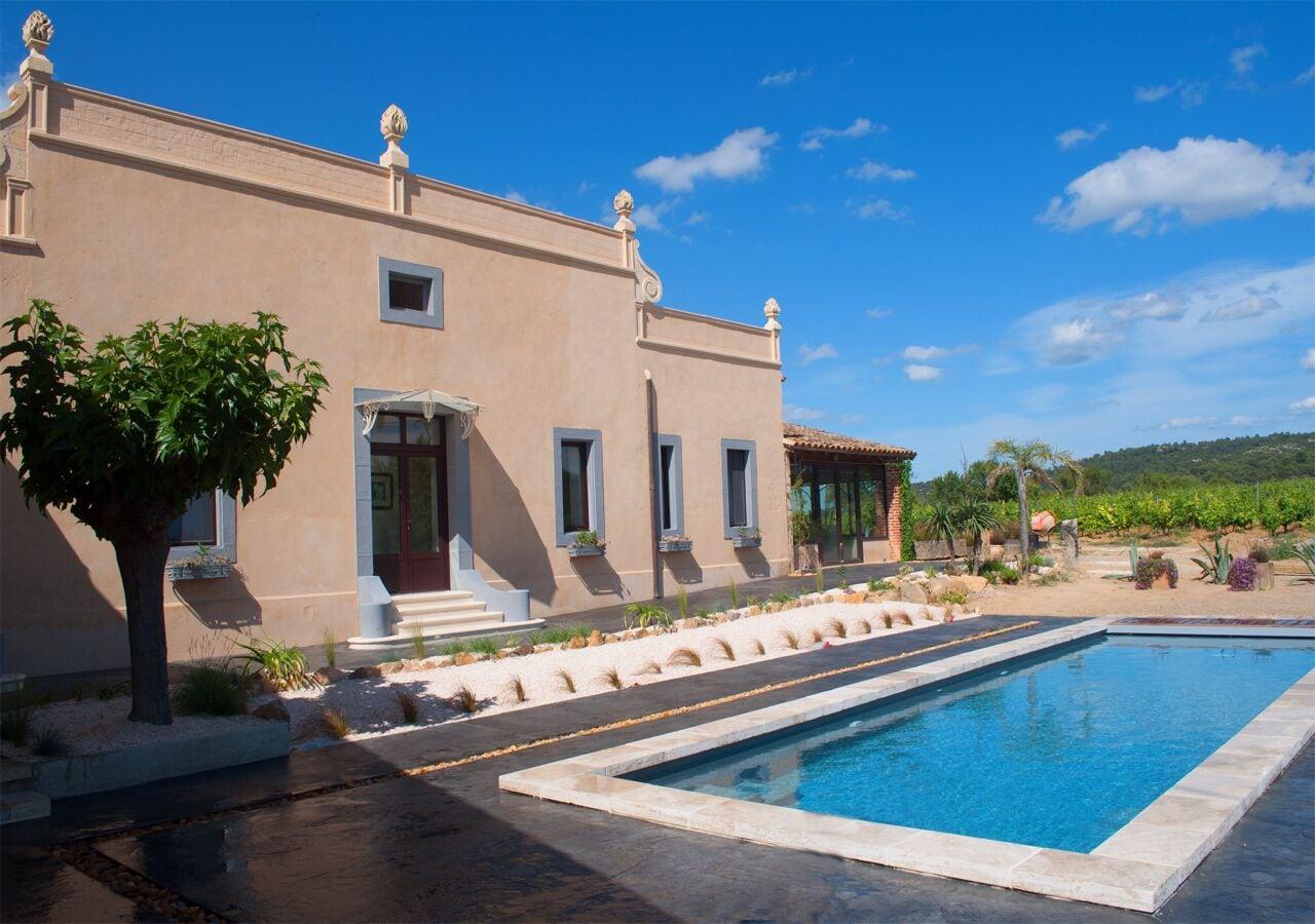 Varios Château La Sabine