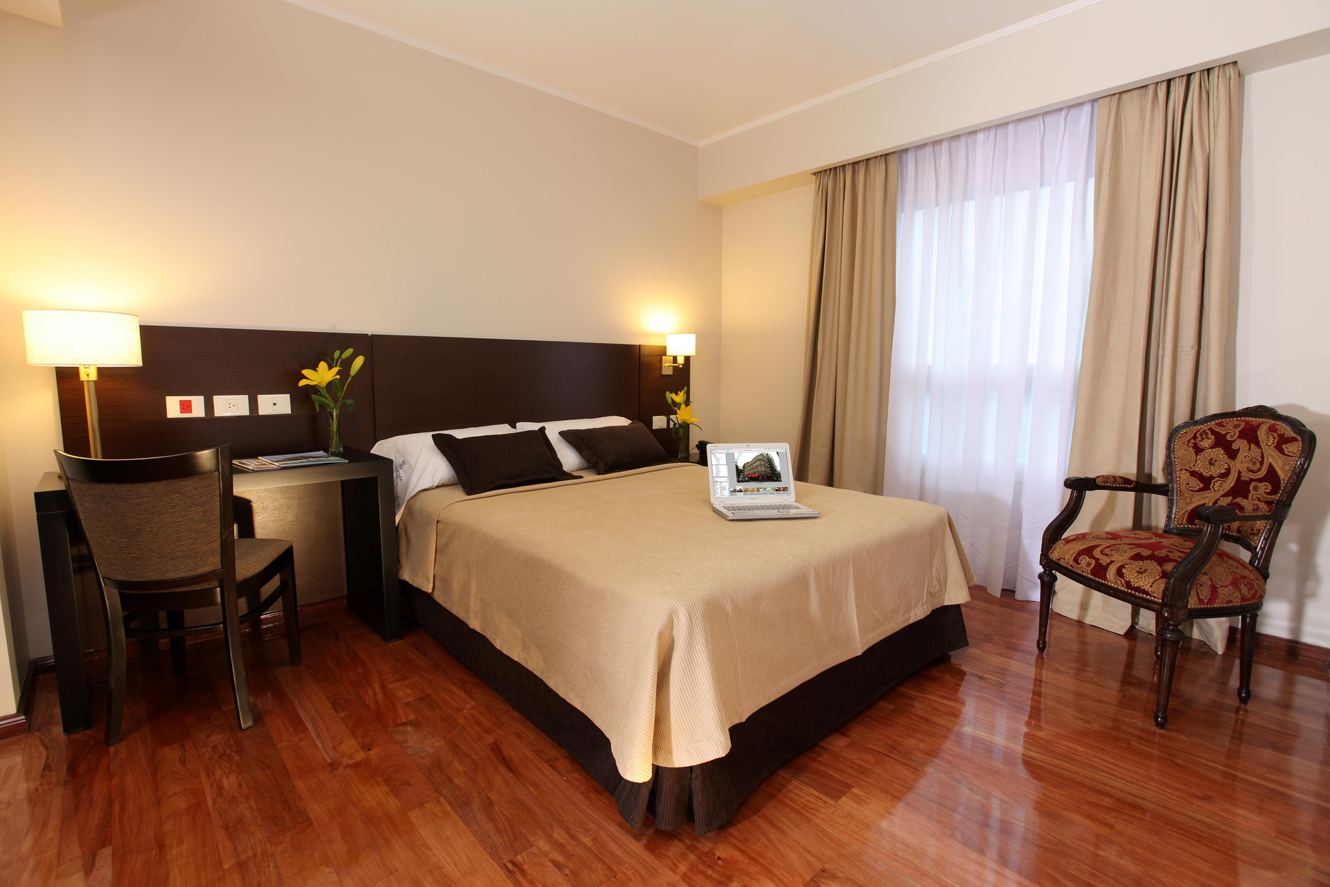 Habitación Europlaza Hotel & Suites