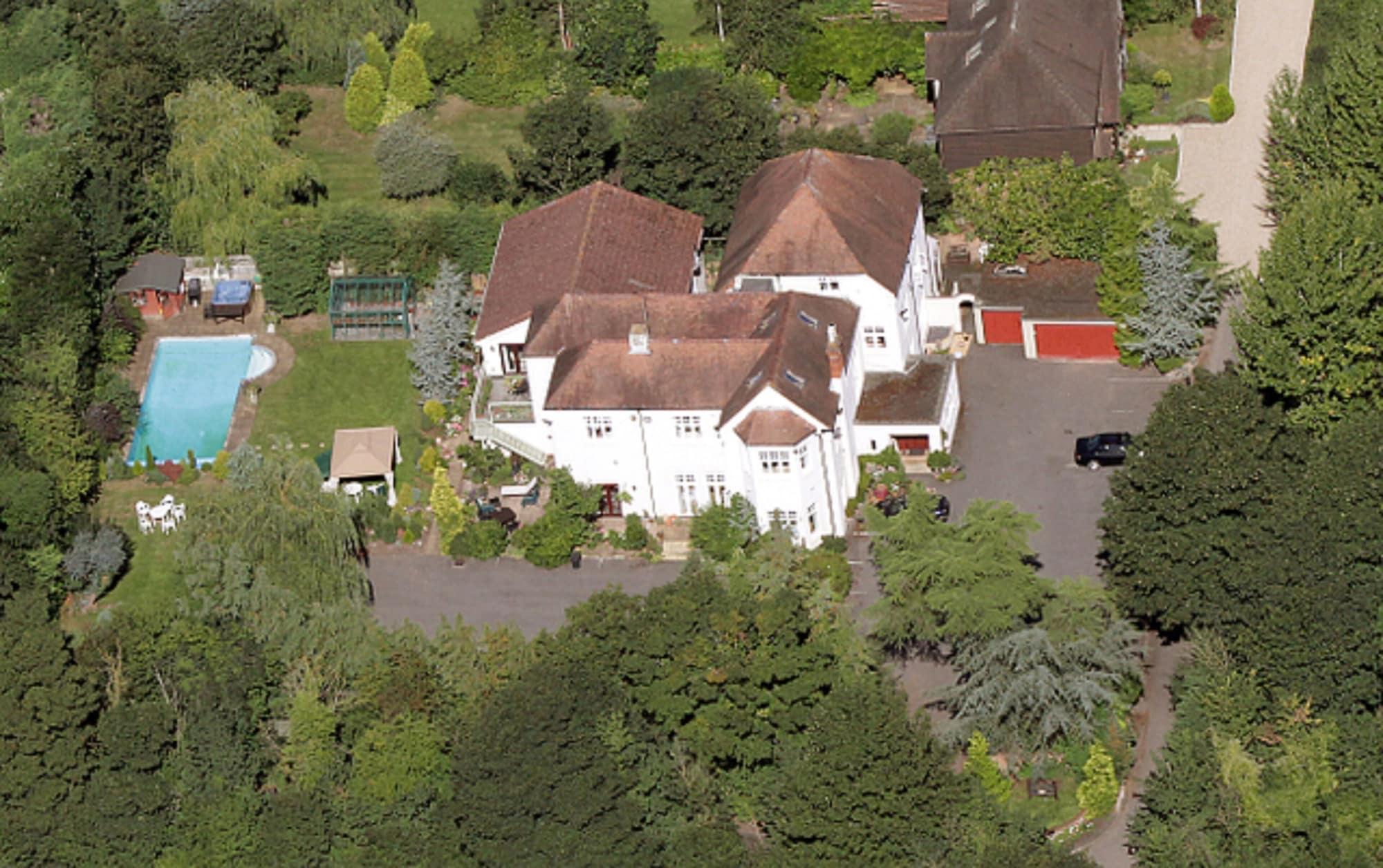 Varios The Pines Hotel