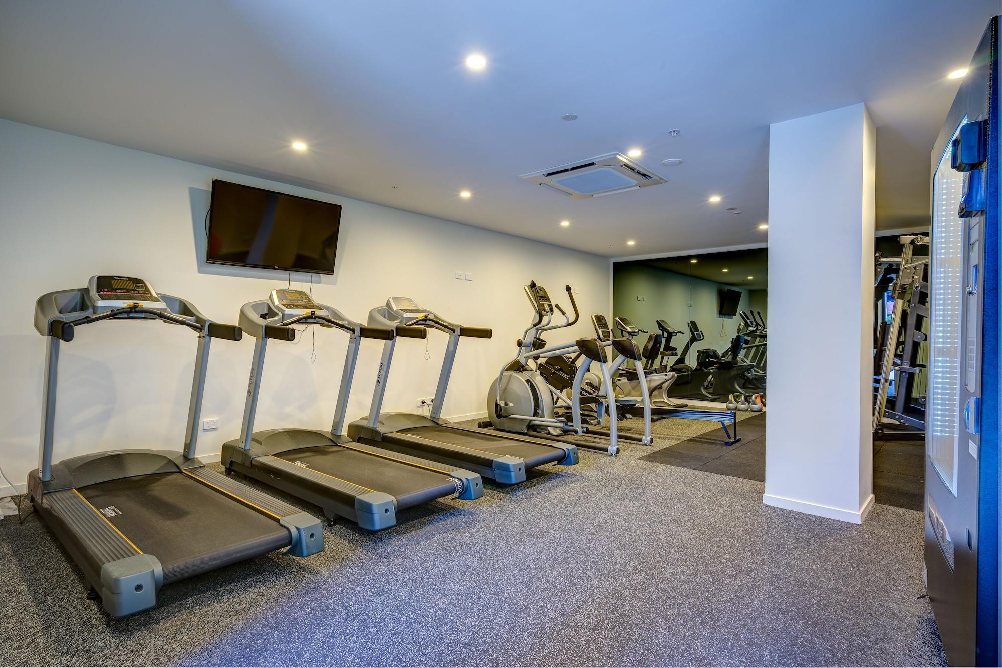 Gimnasio Arena Apartments by CLLIX