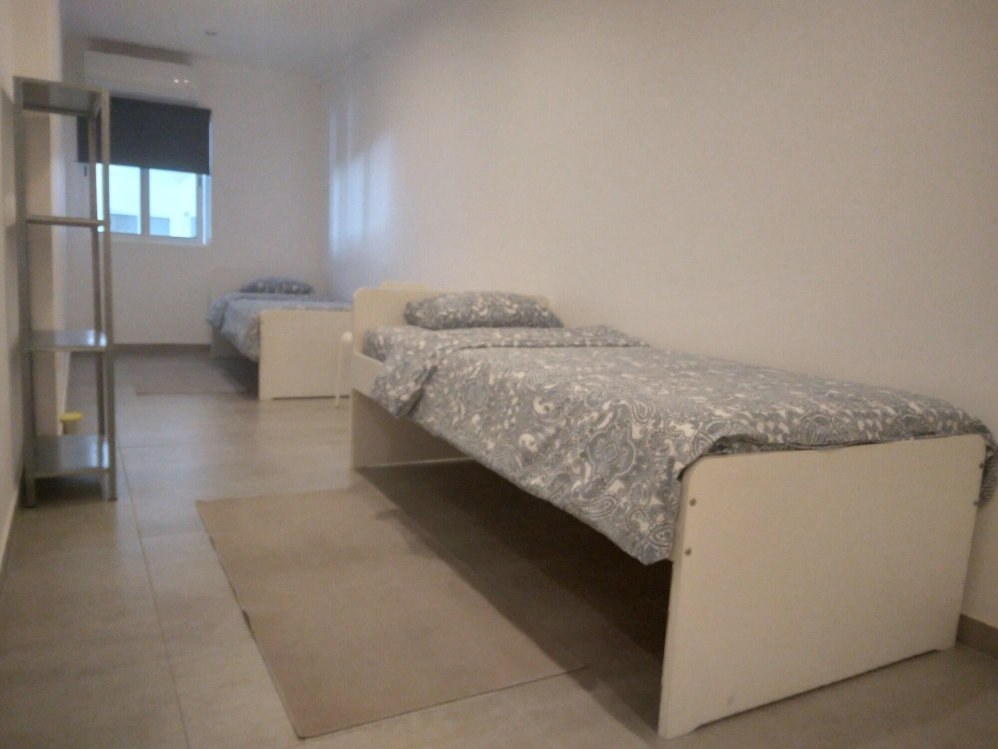 Varios "room in Guest Room - Luxury Room For 6 - Guesthouse"