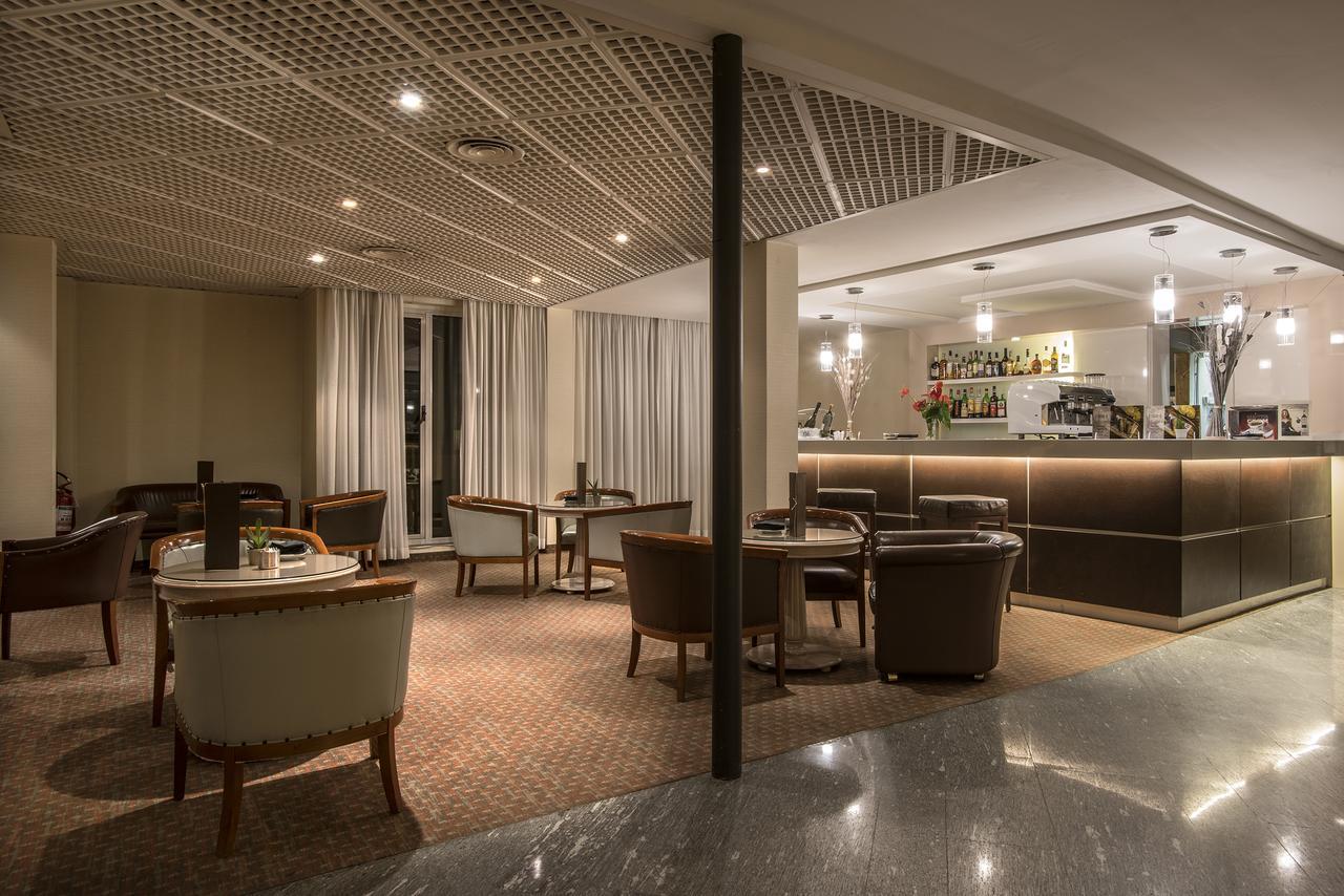 Bar/Salón Fly On Hotel