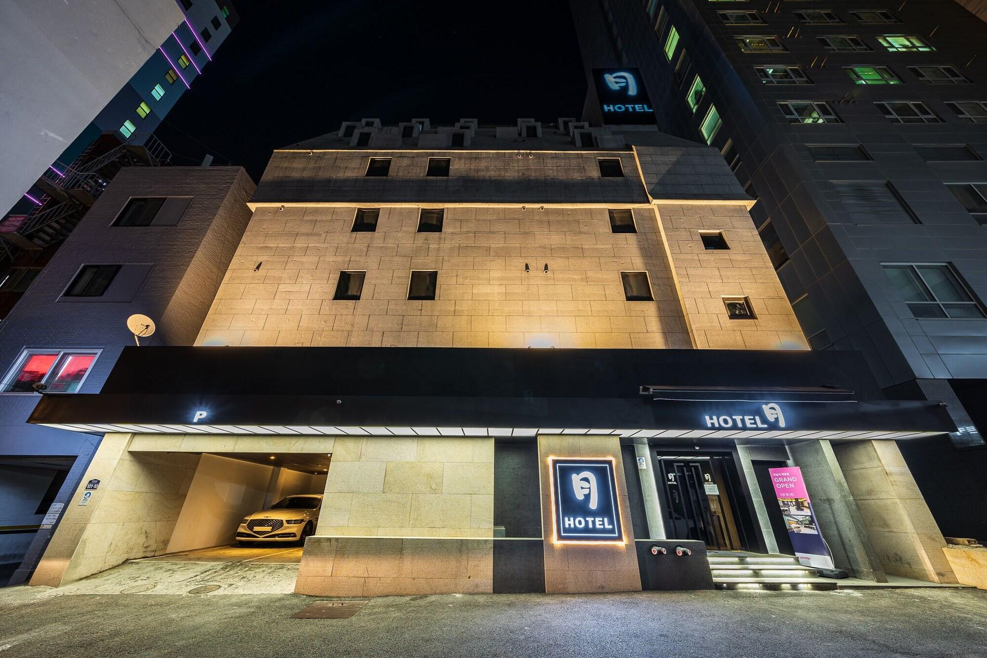 Varios Shinchon Wol Hotel