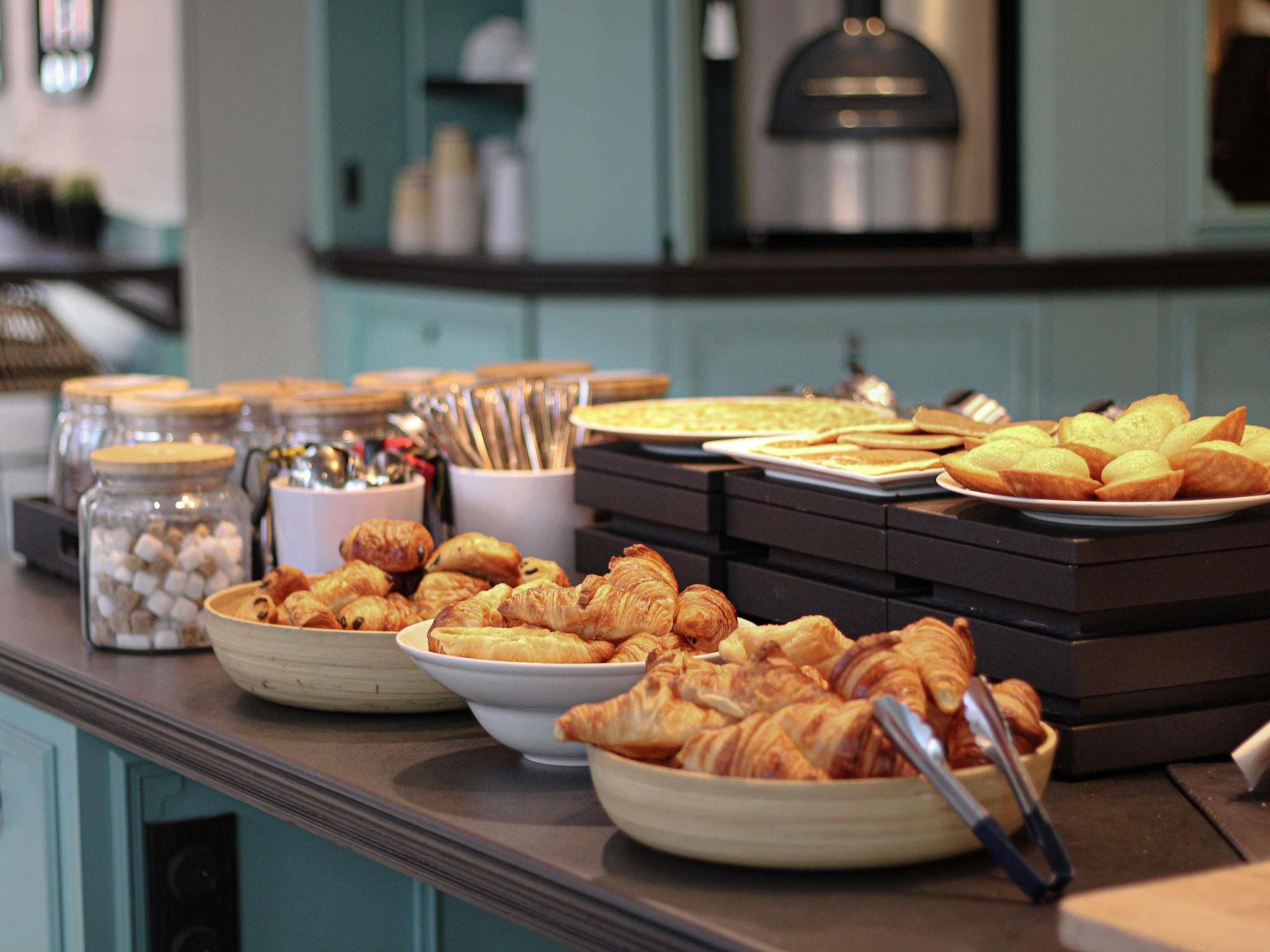 Restaurant ibis Styles Evry Courcouronnes Hotel and Events