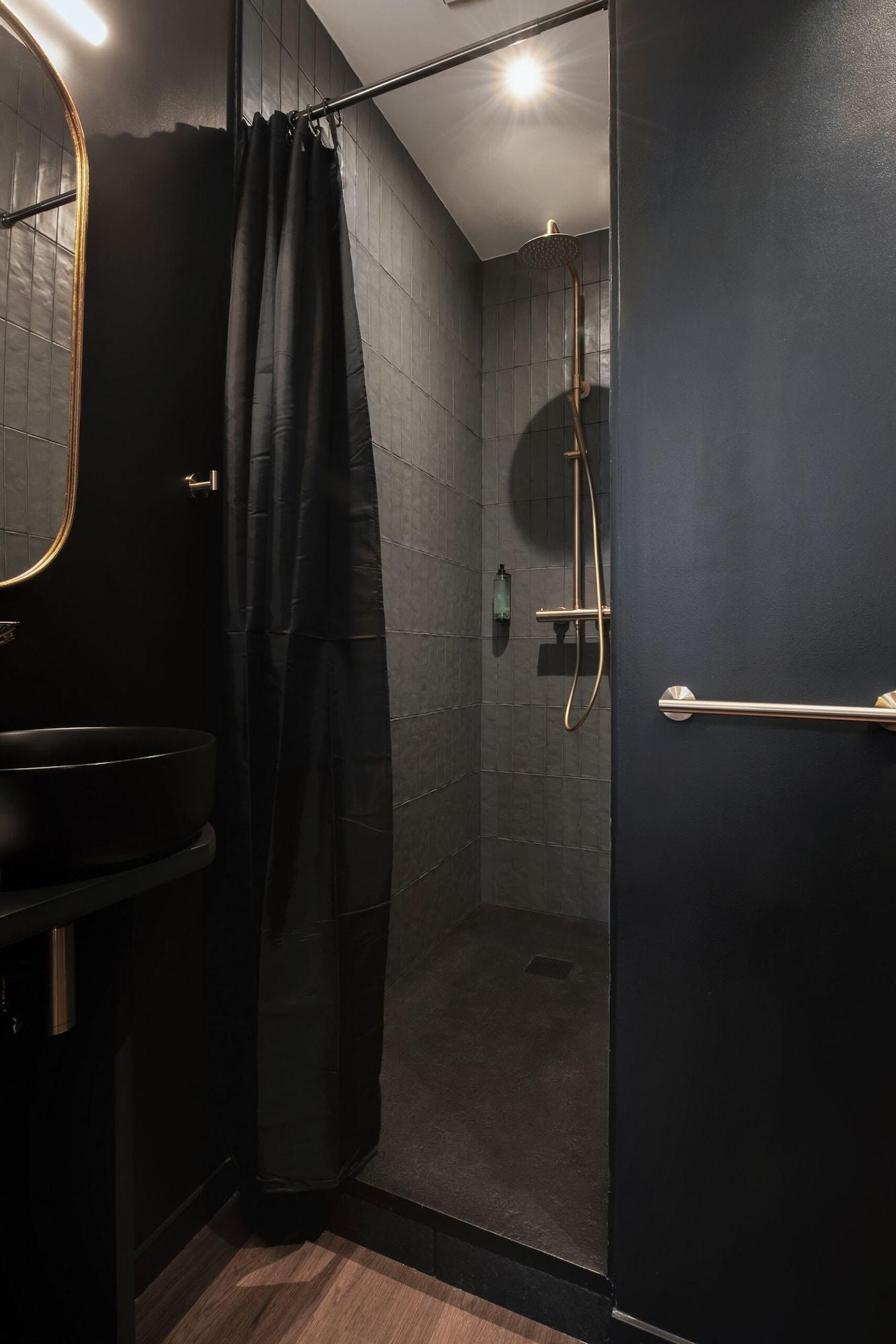 Equipamiento de Habitación Secret Walls