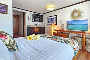 Alojamiento - Bamboo Queen Studio 2blocks to Waikiki Beach w/Pool& kitchenetteHOT Location!