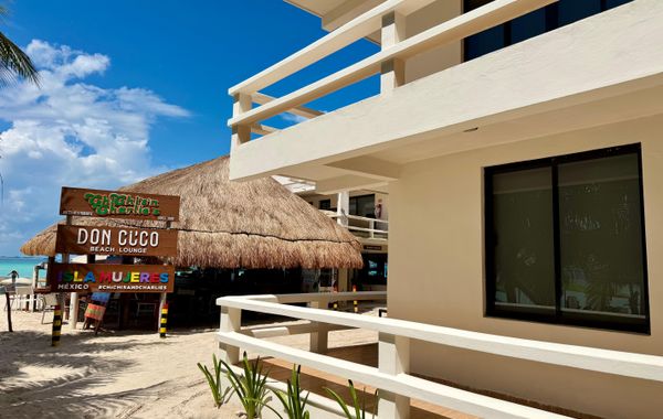 Chichis and Charlies - Hoteles cerca del Aeropuerto de Cancún