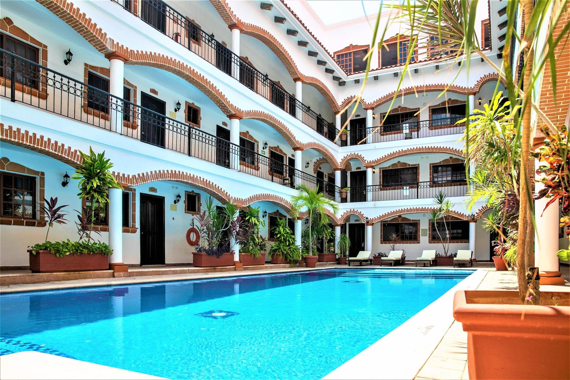 Vista Piscina Hotel Colonial Playa del Carmen