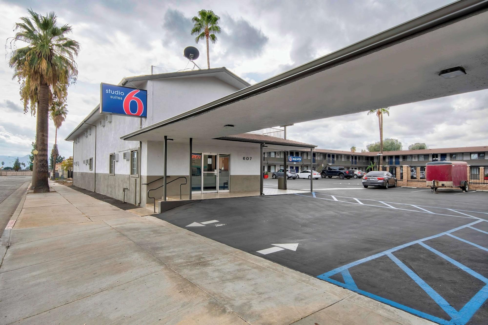 Vista Exterior Studio 6 Suites – San Bernardino, CA