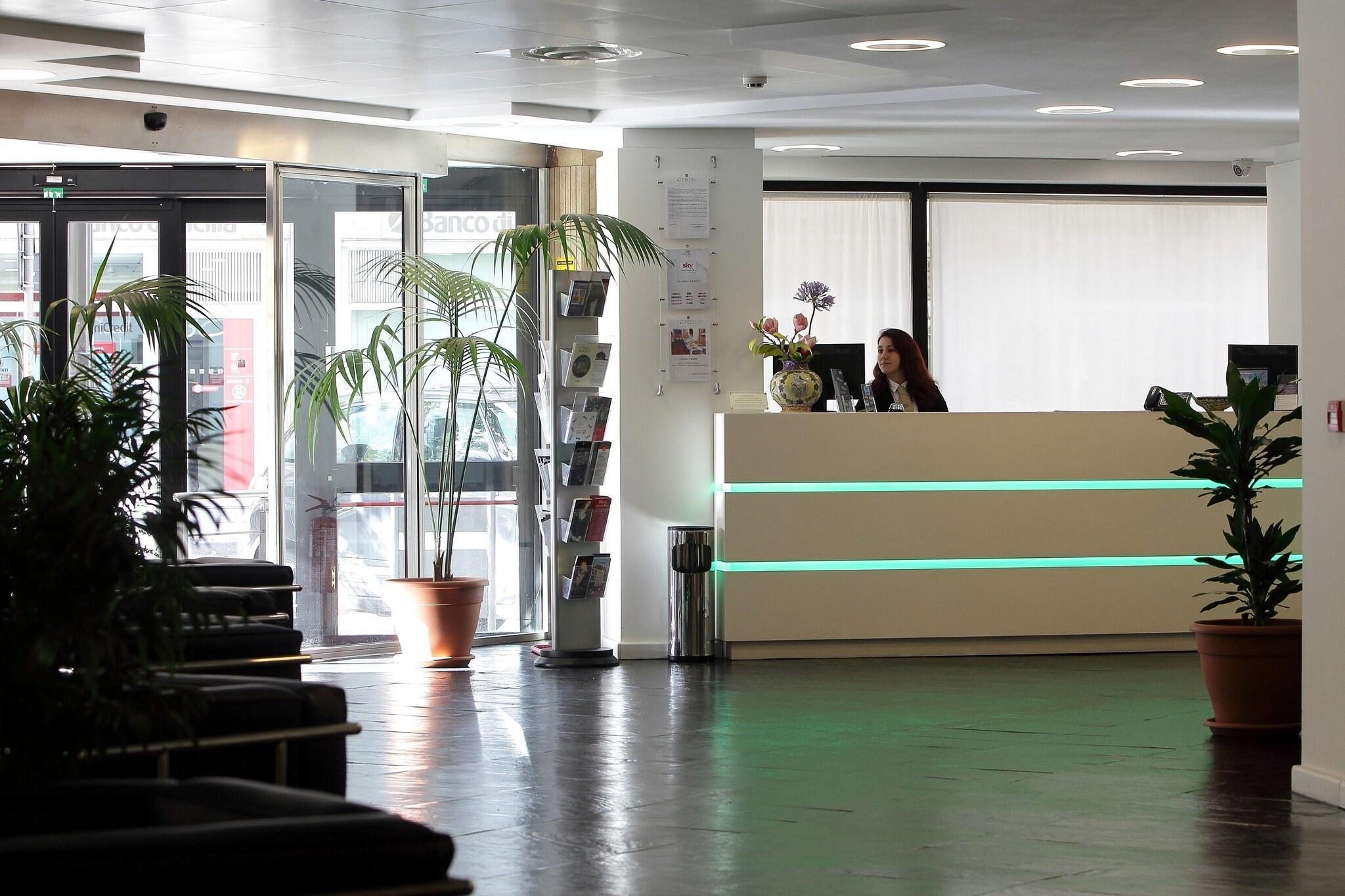 Vista Lobby Ibis Styles Palermo Cristal