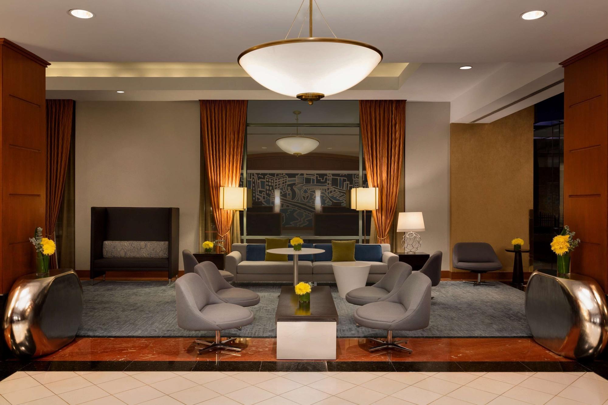 Vista Lobby Hilton Chicago/Magnificent Mile Suites