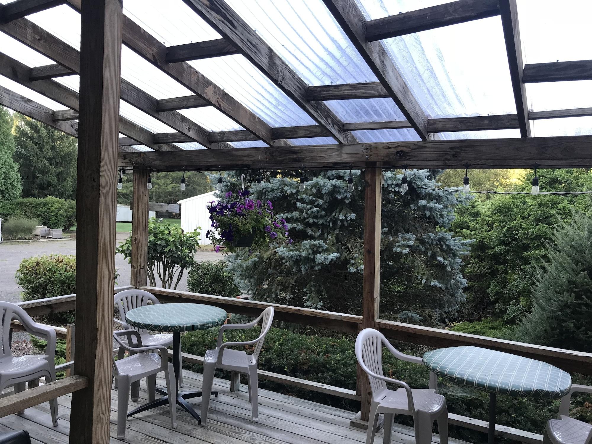Comodidades del Alojamiento Lake Ontario Motel & Inn