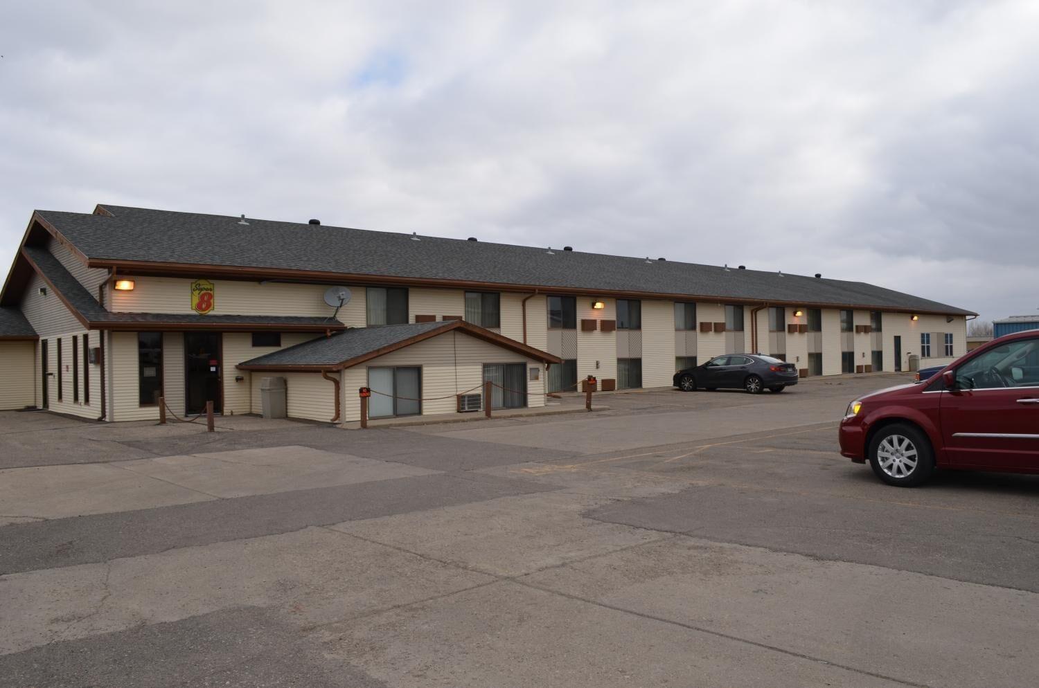 Vista Exterior Super 8 by Wyndham Devils Lake