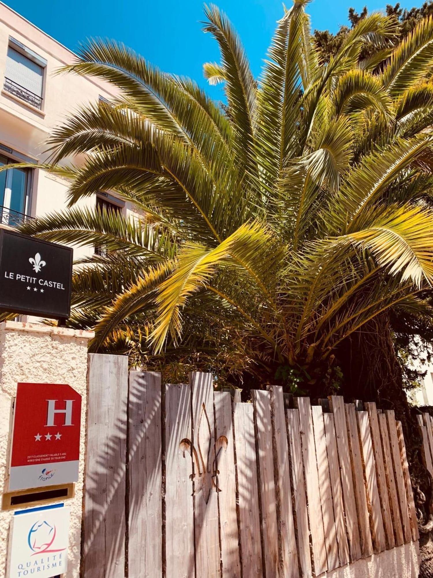 Vista Exterior Hotel Le Petit Castel