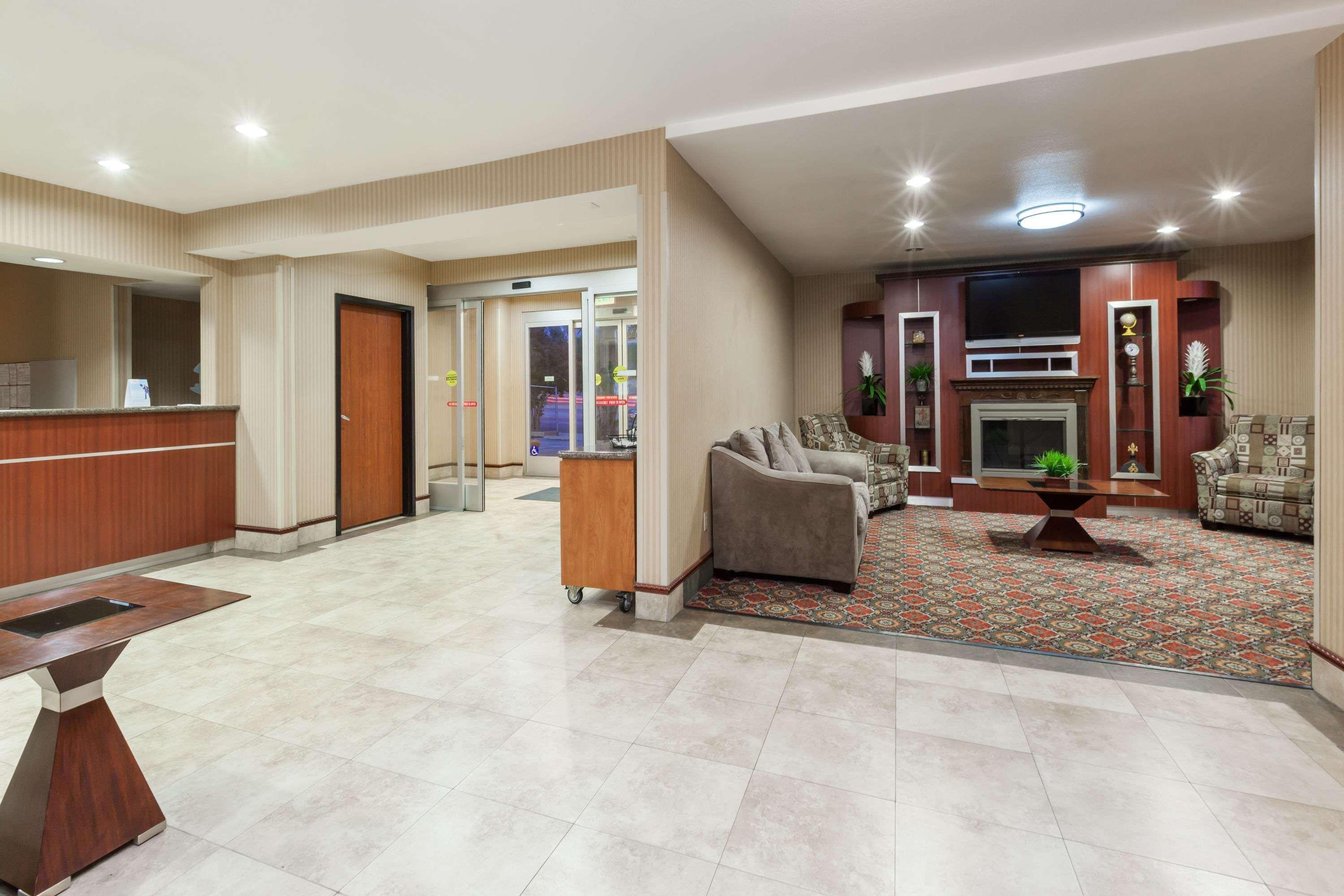 Vista Lobby Travelodge by Wyndham Sylmar CA