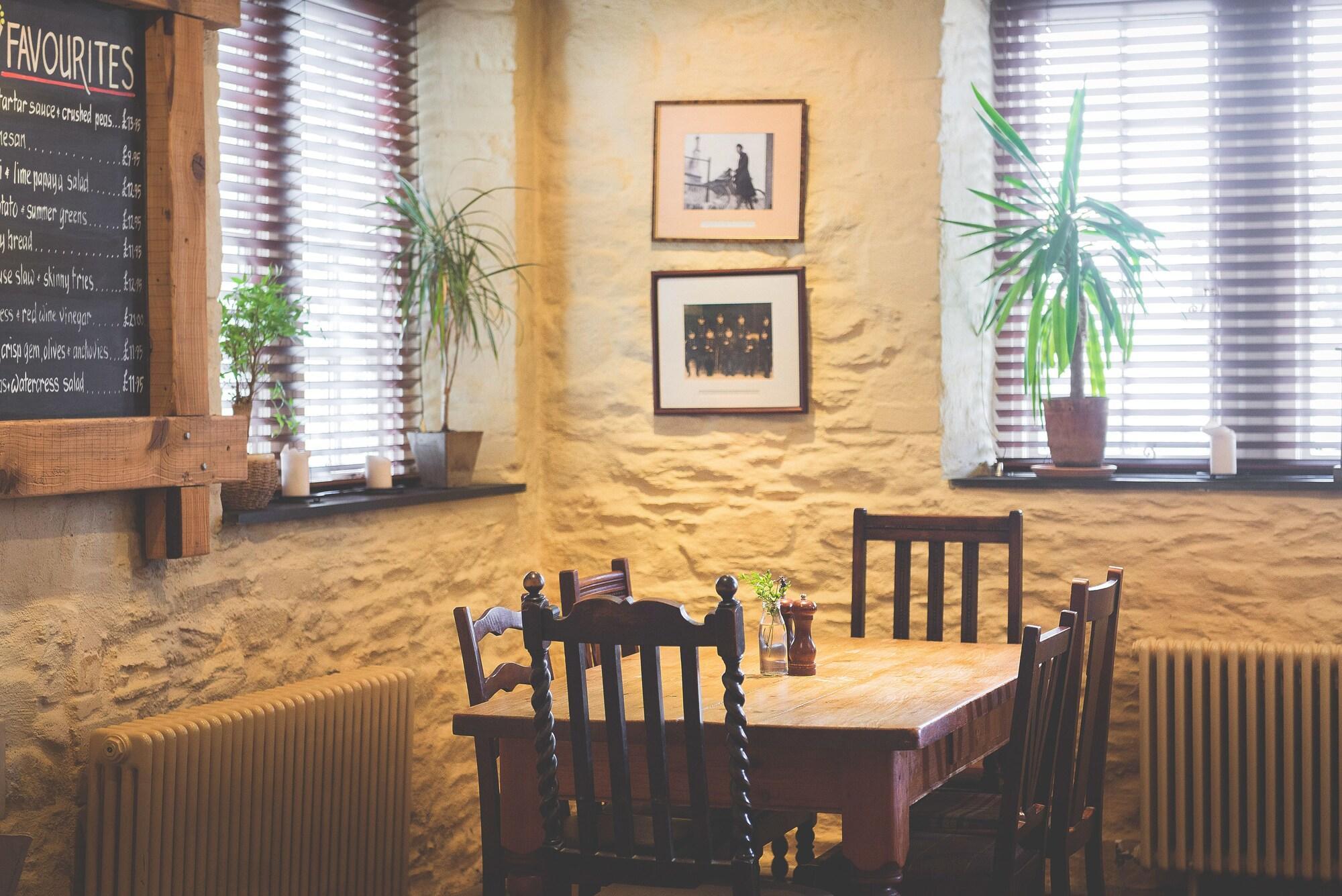 Bar/Salón Rose & Crown