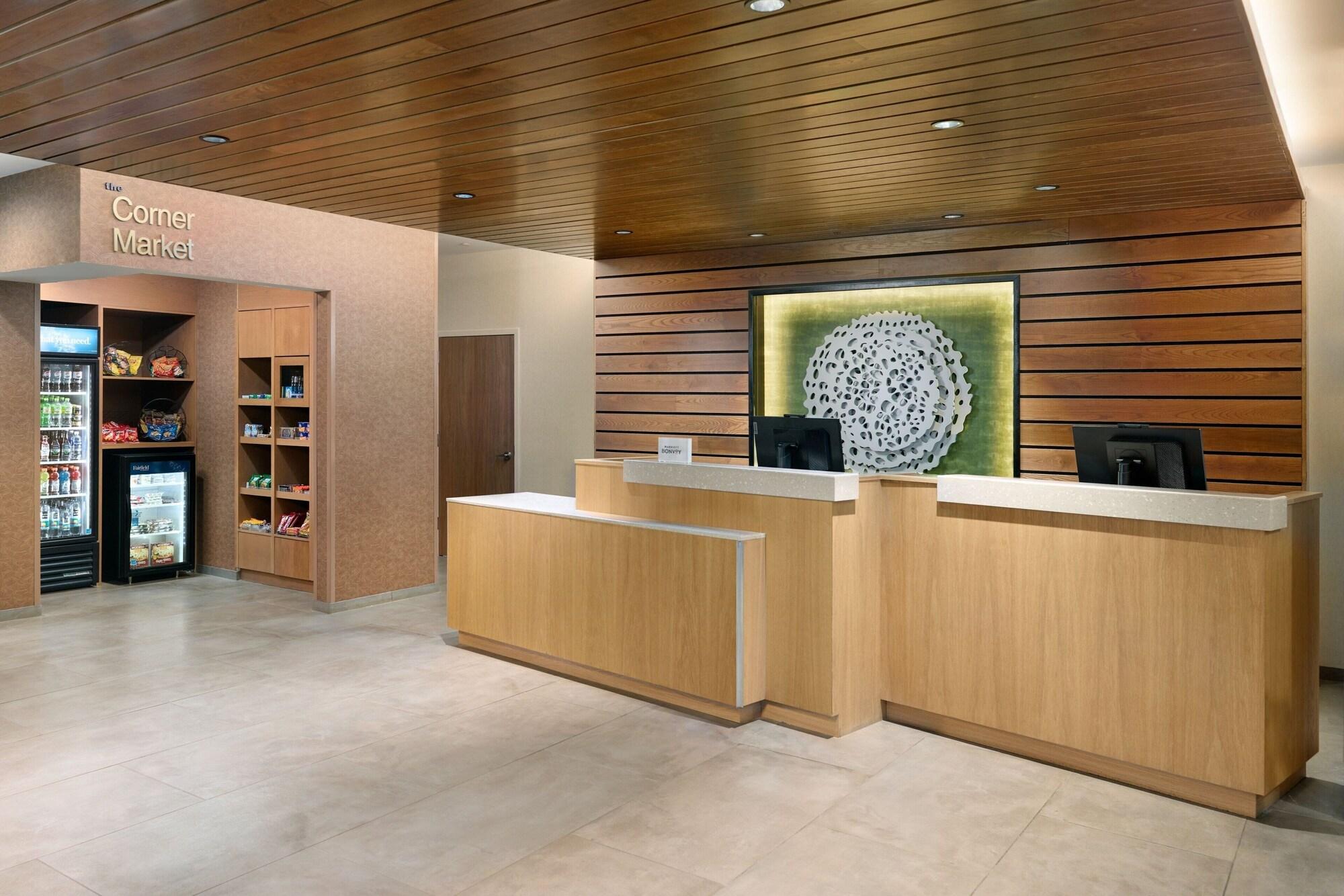 Vista Lobby Fairfield Inn & Suites by Marriott Decatur