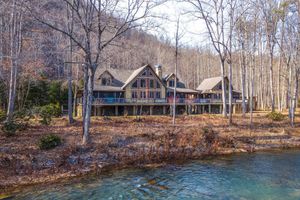 Alquiler Vacacional - 'serenity on the River' Luxe Lewisburg Cabin!