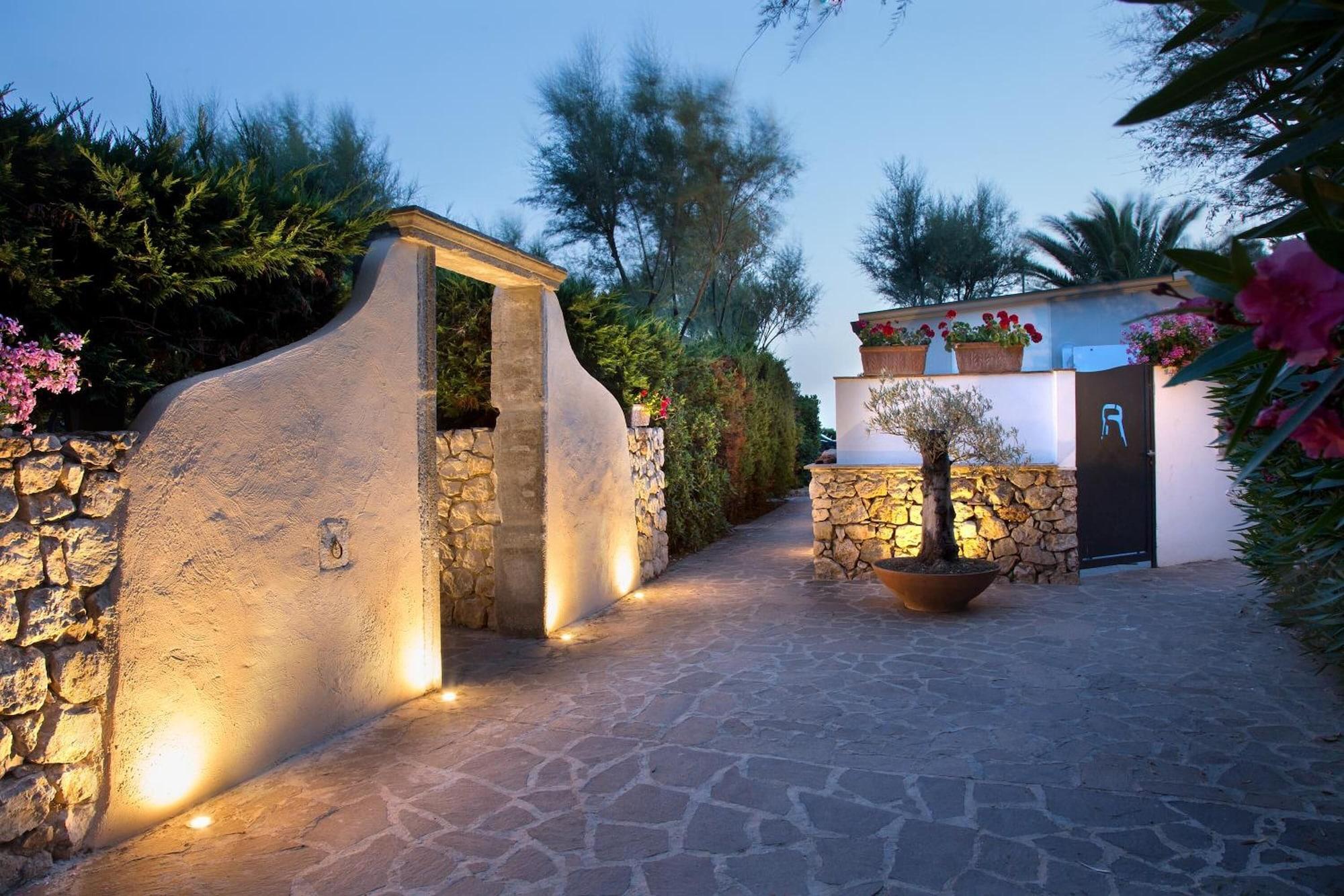 Vista Exterior Hotel Villaggio Torre San Vito
