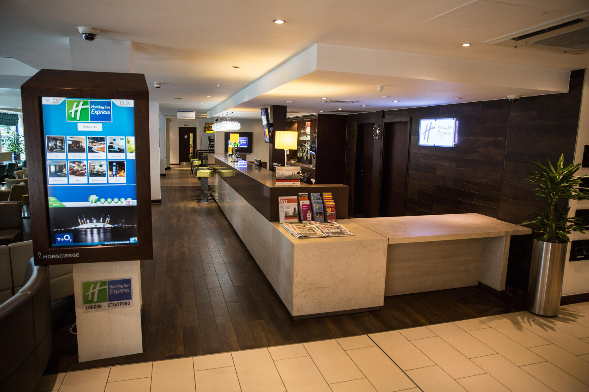 Vista Lobby Holiday Inn Express London - Stratford by IHG