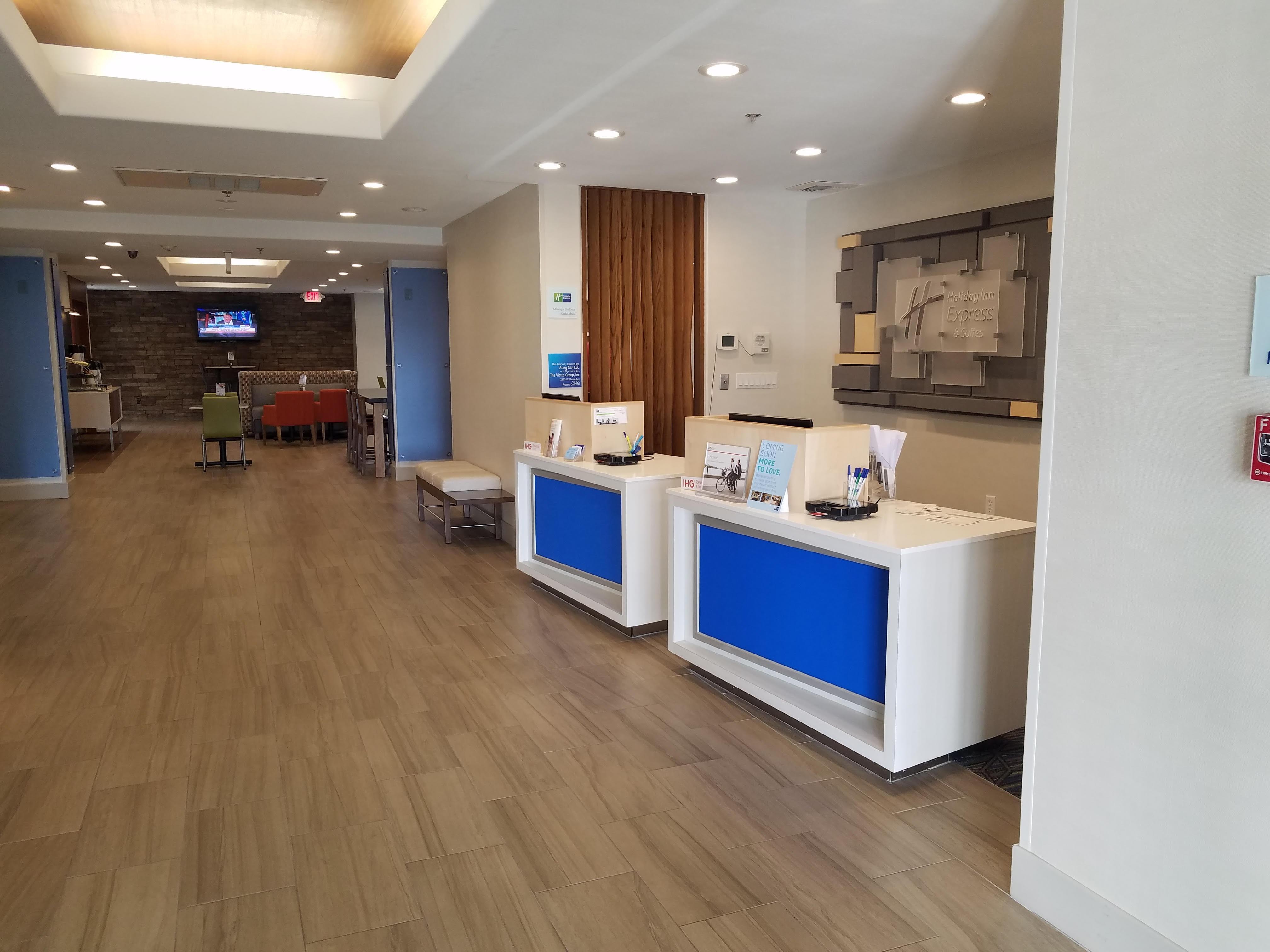 Vista Lobby Holiday Inn Express & Suites Dinuba West by IHG