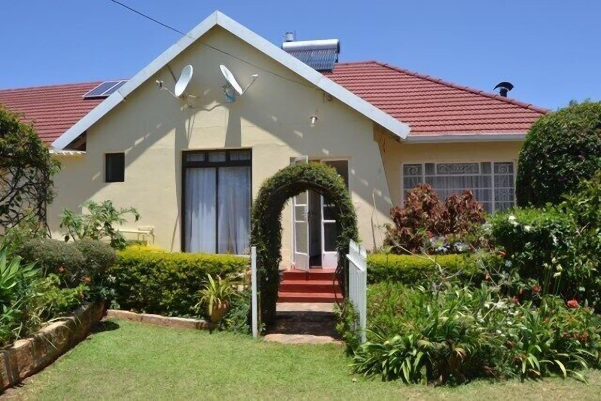 Vista Exterior Ebuhleni Guest Lodge