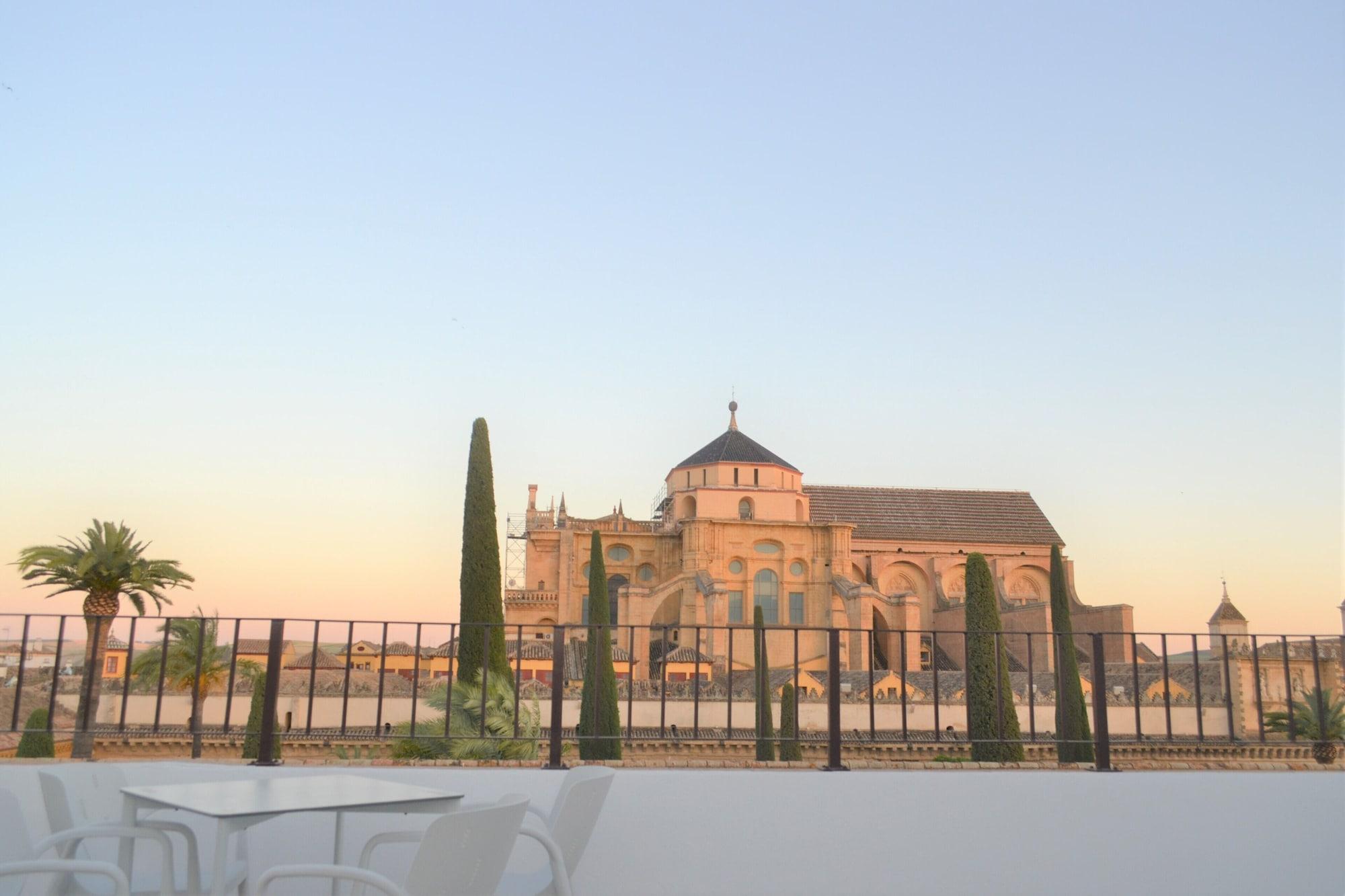 Vista Exterior Hotel Marisa