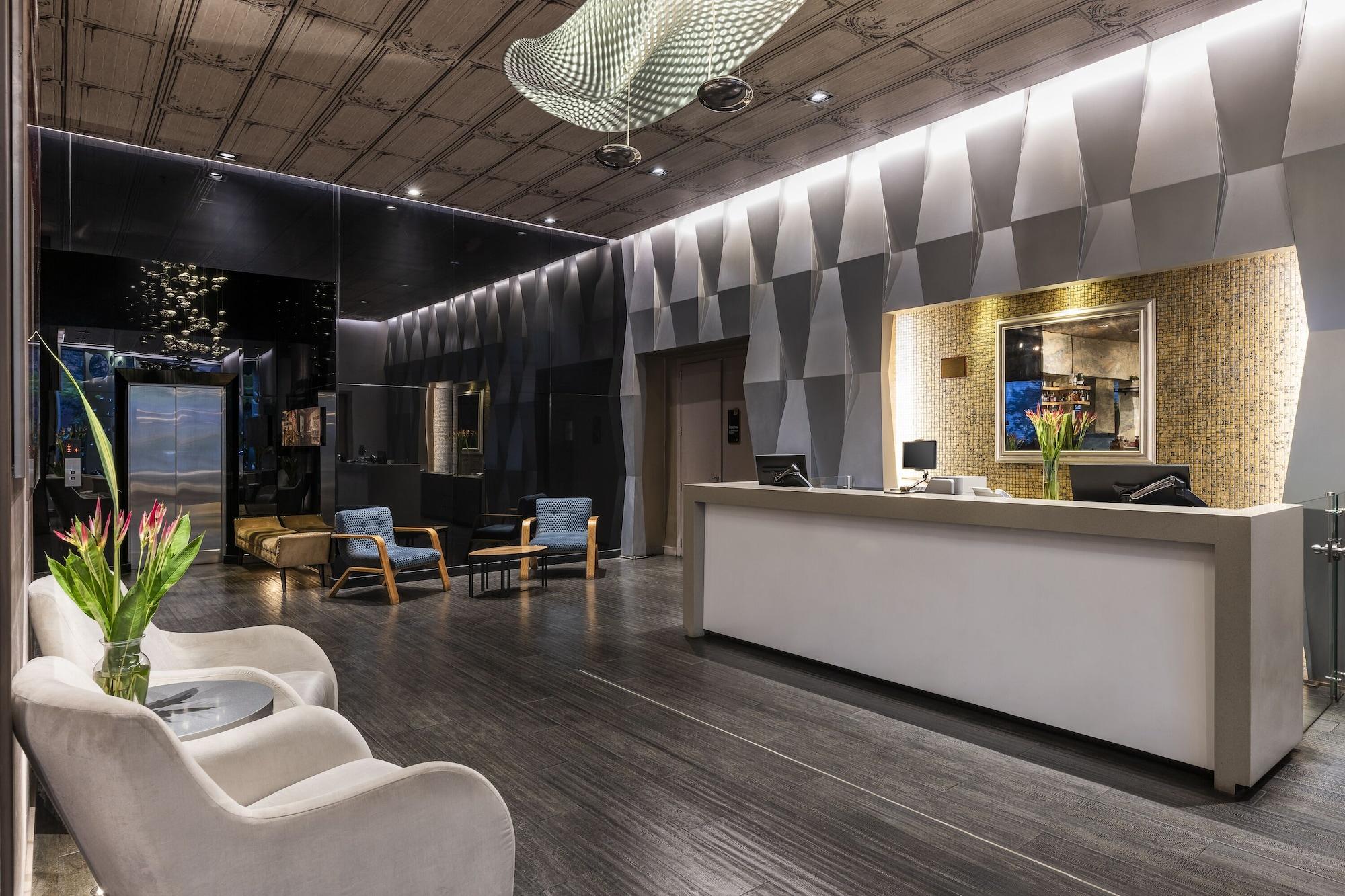 Vista Lobby 100 Luxury Suites by Preferred