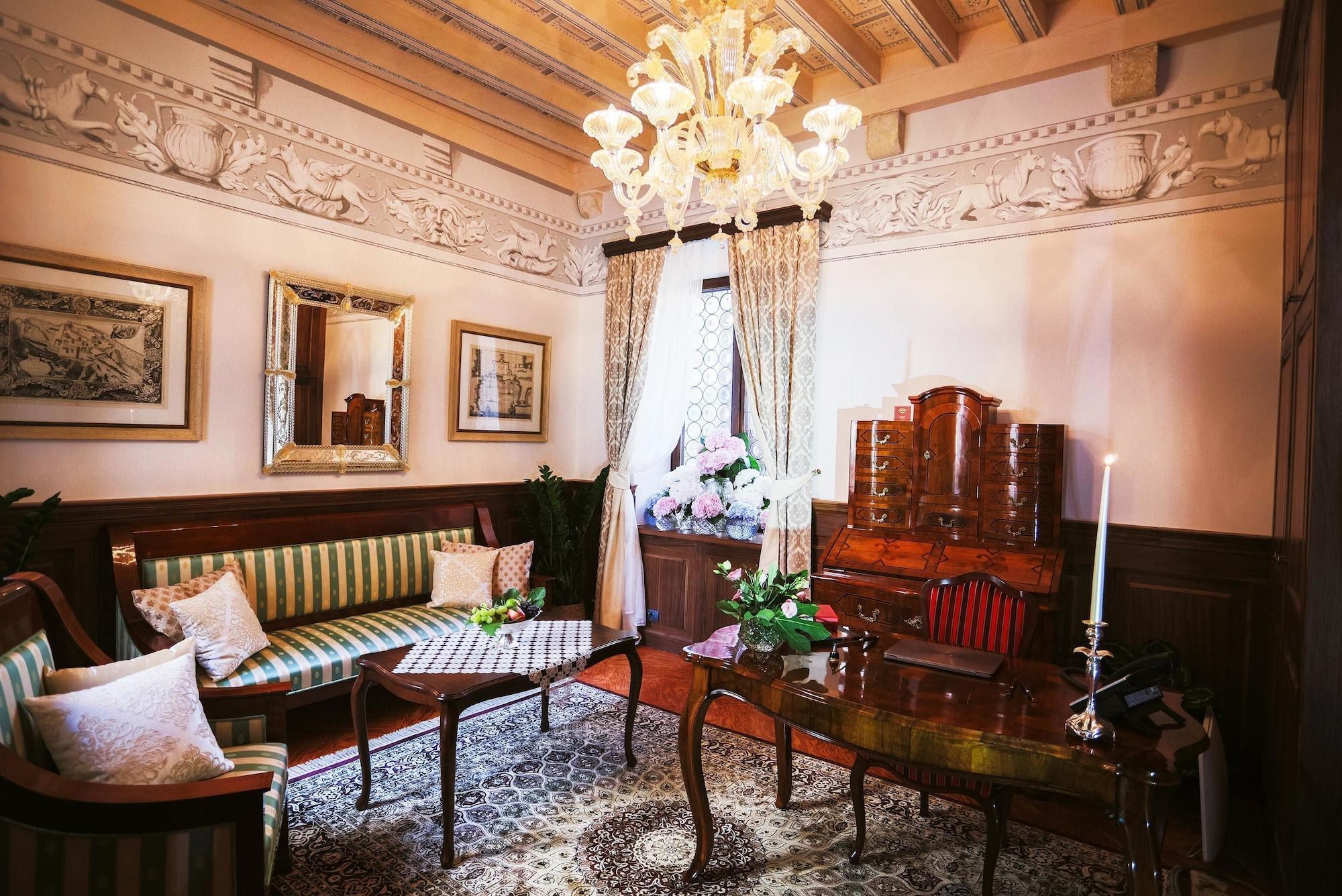 Vista Exterior Heritage Hotel Cardo