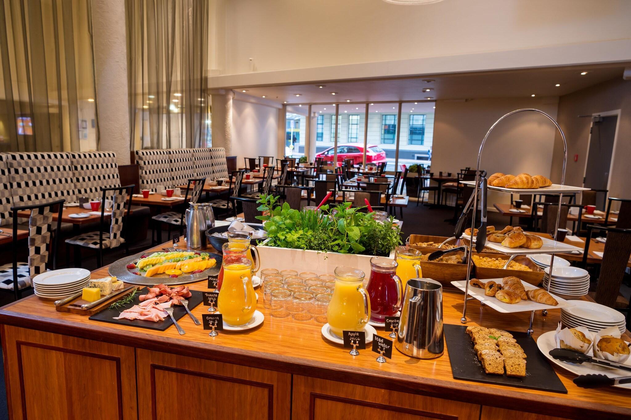 Restaurant West Plaza Hotel