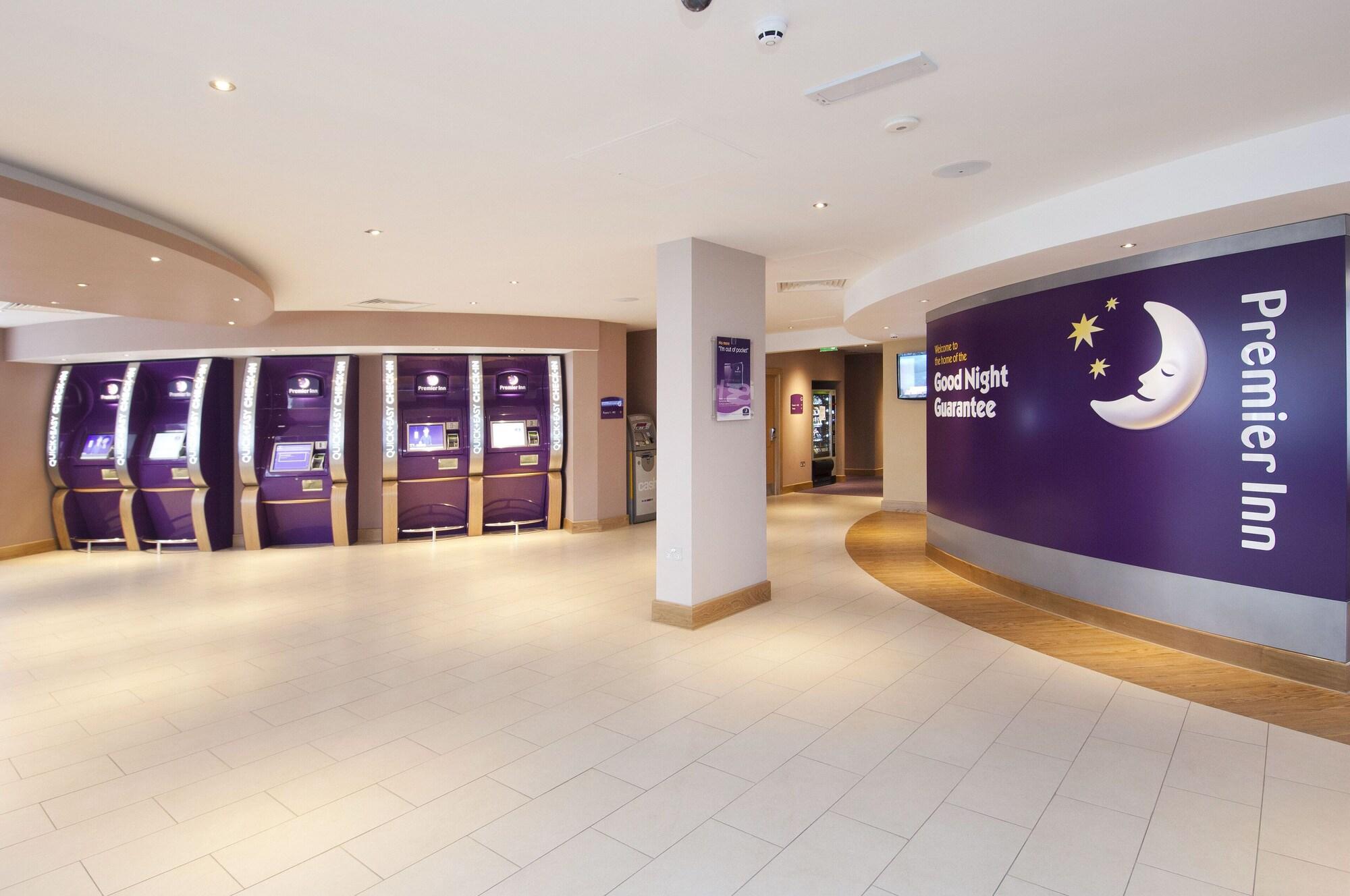 Vista Lobby Premier Inn Heathrow Airport Terminal 5
