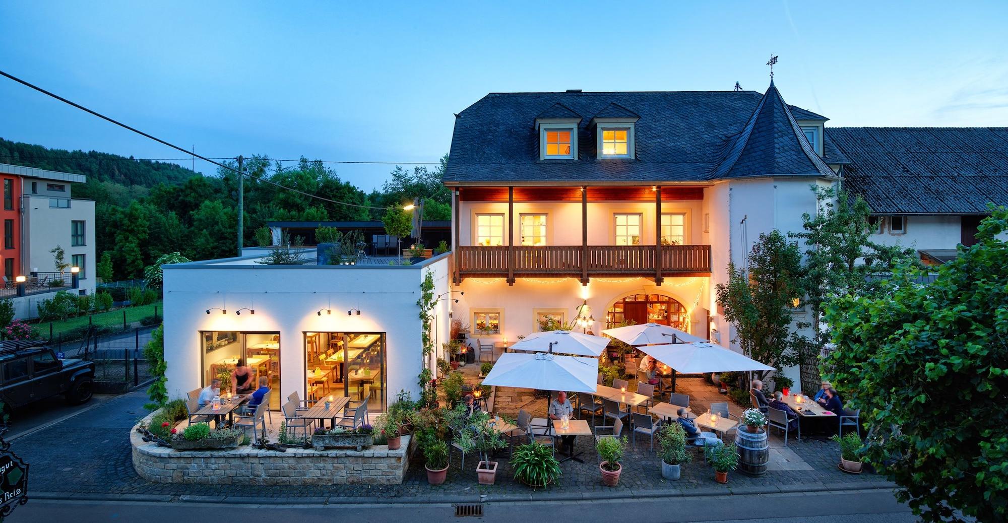 Varios Johannishof Wine-Cafe & Guesthouse