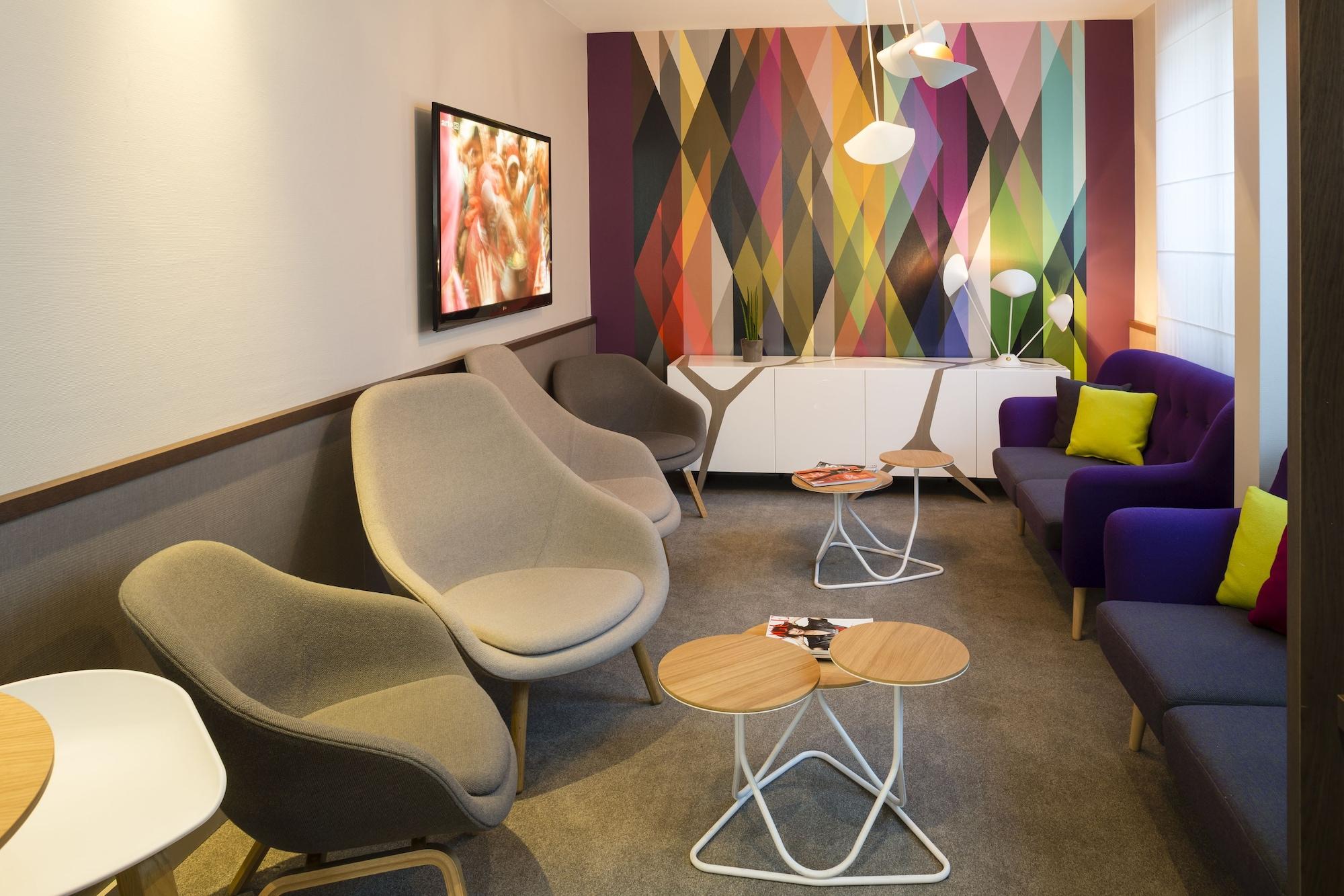 Vista Lobby Hotel Paris Louis Blanc