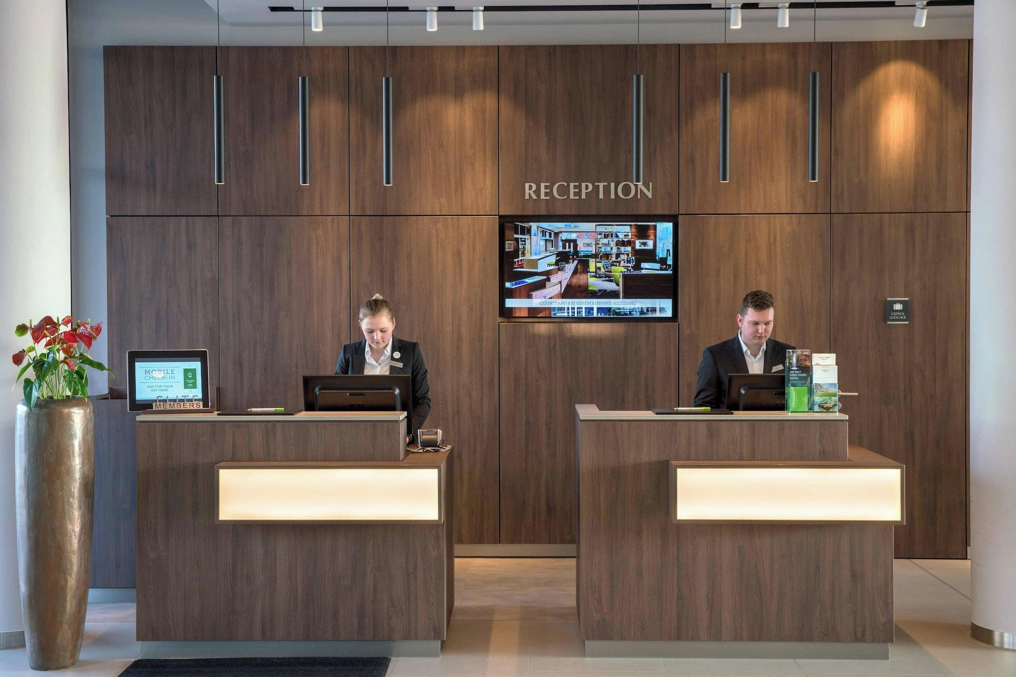 Vista Lobby Courtyard by Marriott Wolfsburg