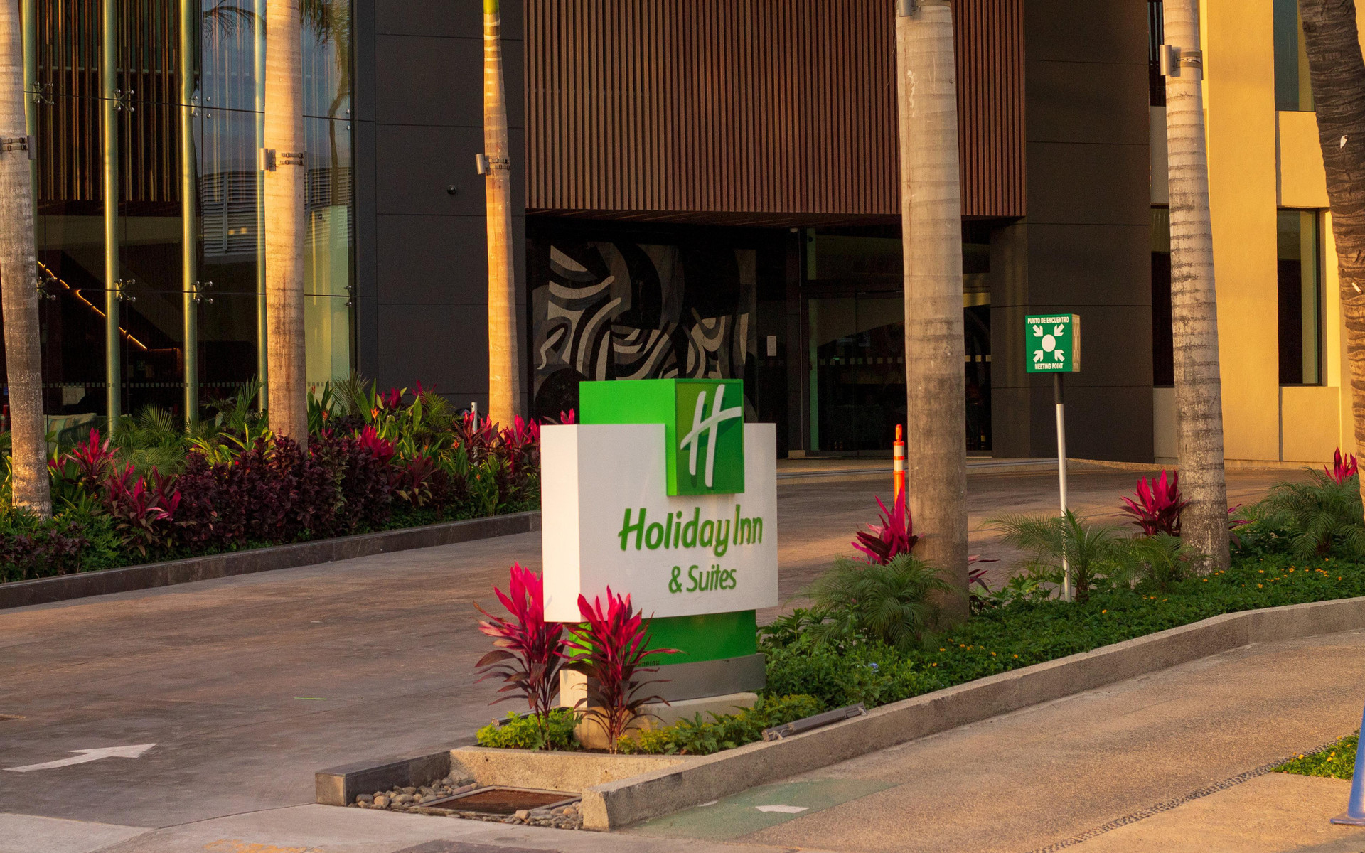 Vista Exterior Holiday Inn & Suites Puerto Vallarta Marina & Golf