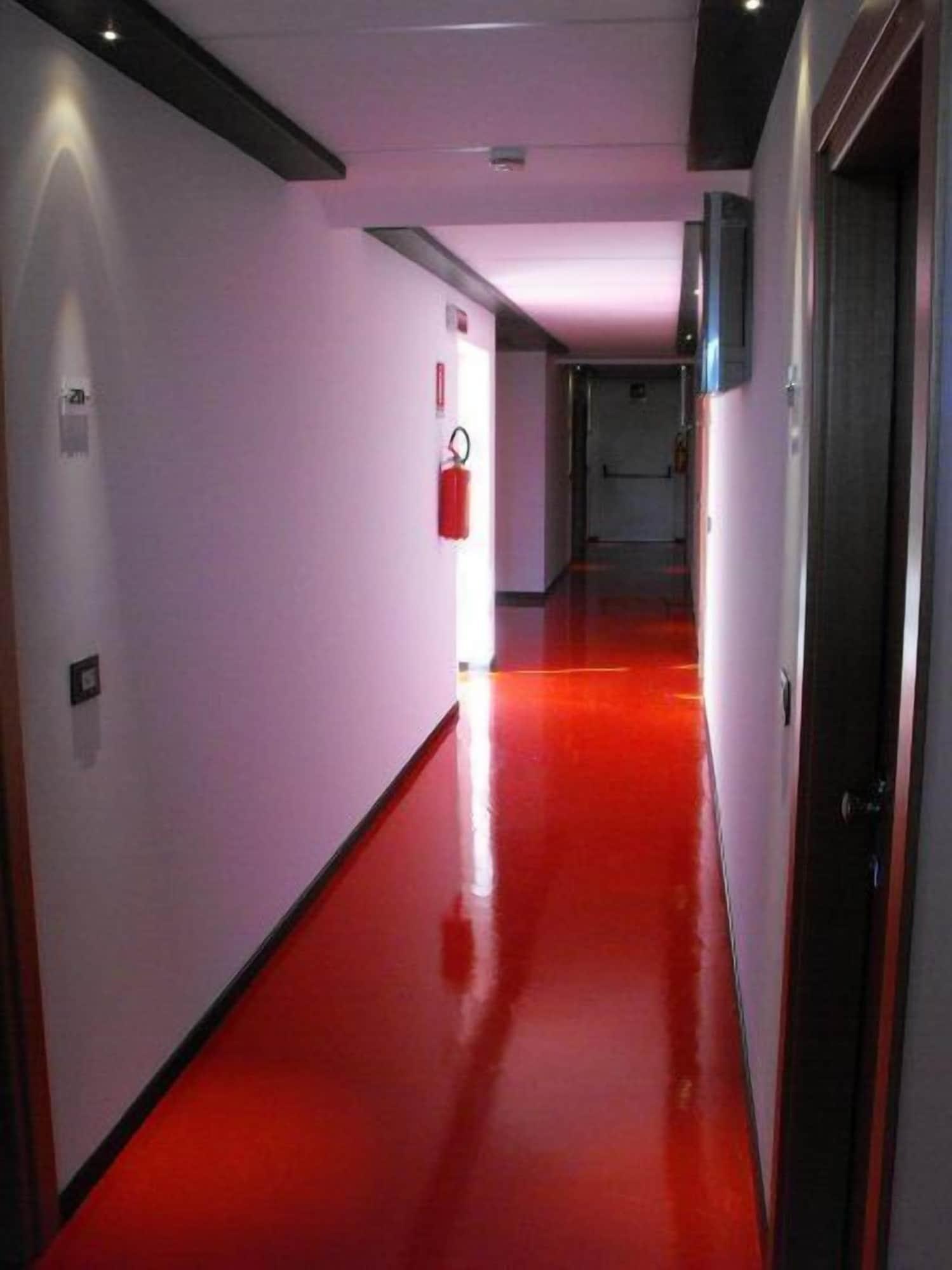Varios Eden Hotel