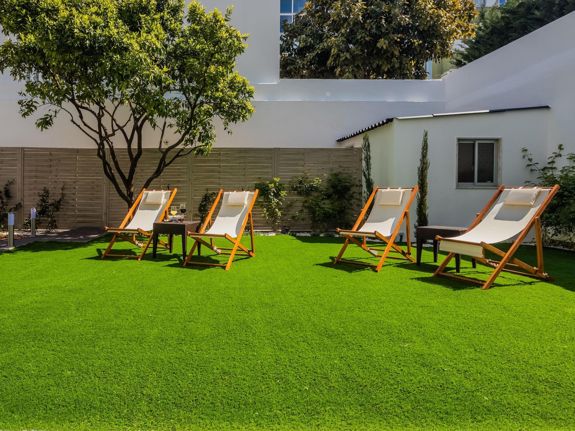 Vista Piscina Vila Garden Guesthouse