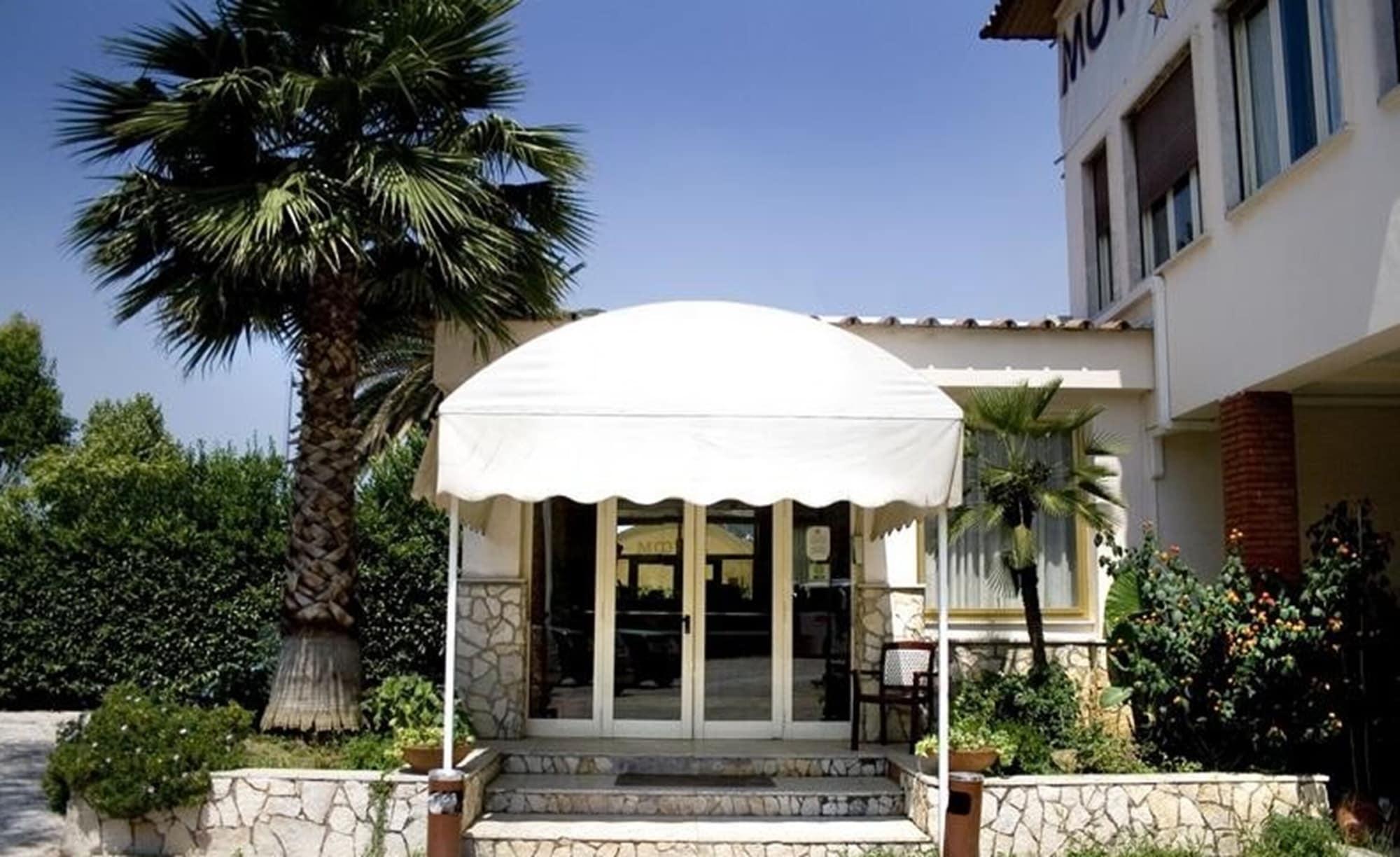 Varios Hotel Salaria