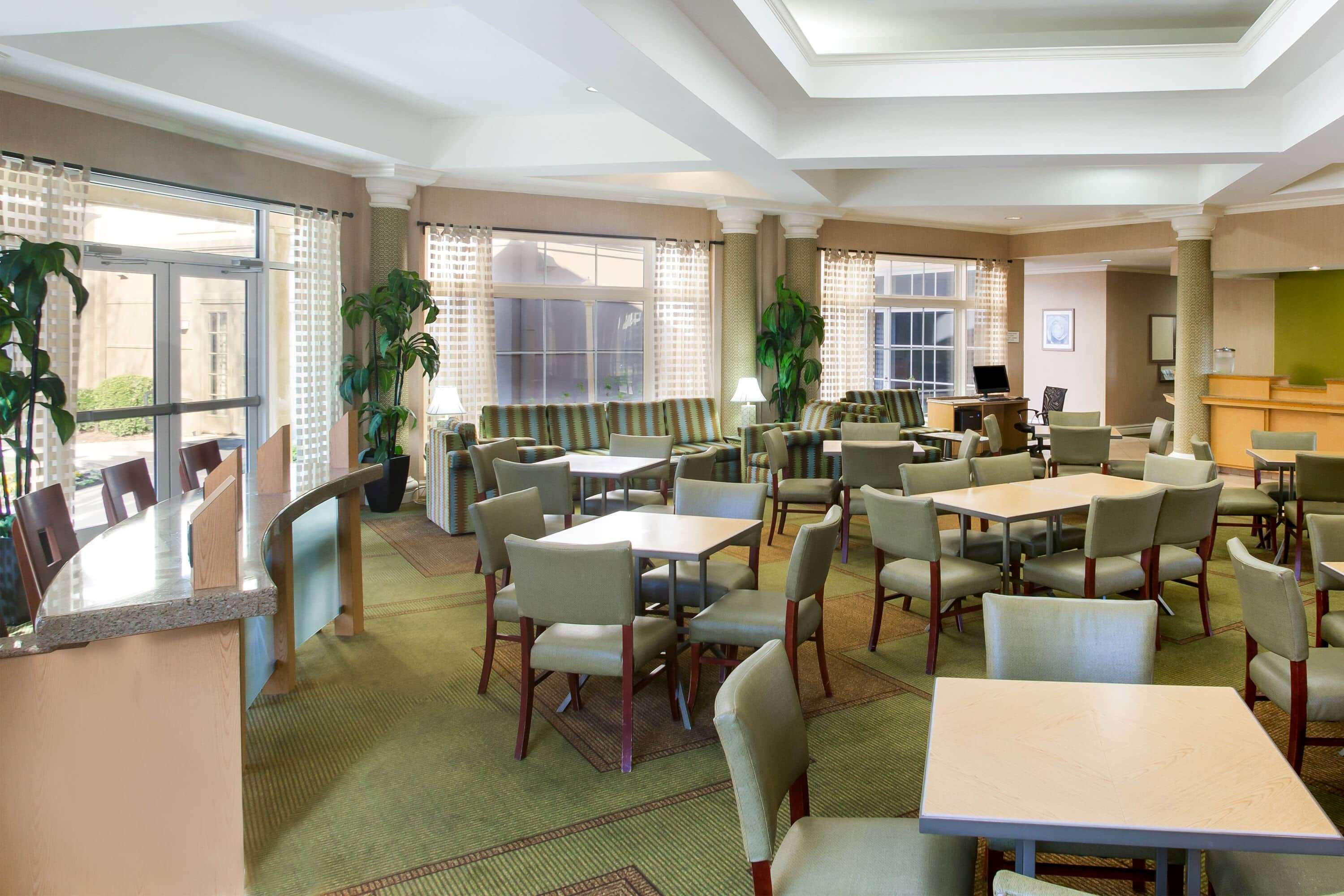 Vista Lobby La Quinta Inn & Suites by Wyndham Austin Southwest