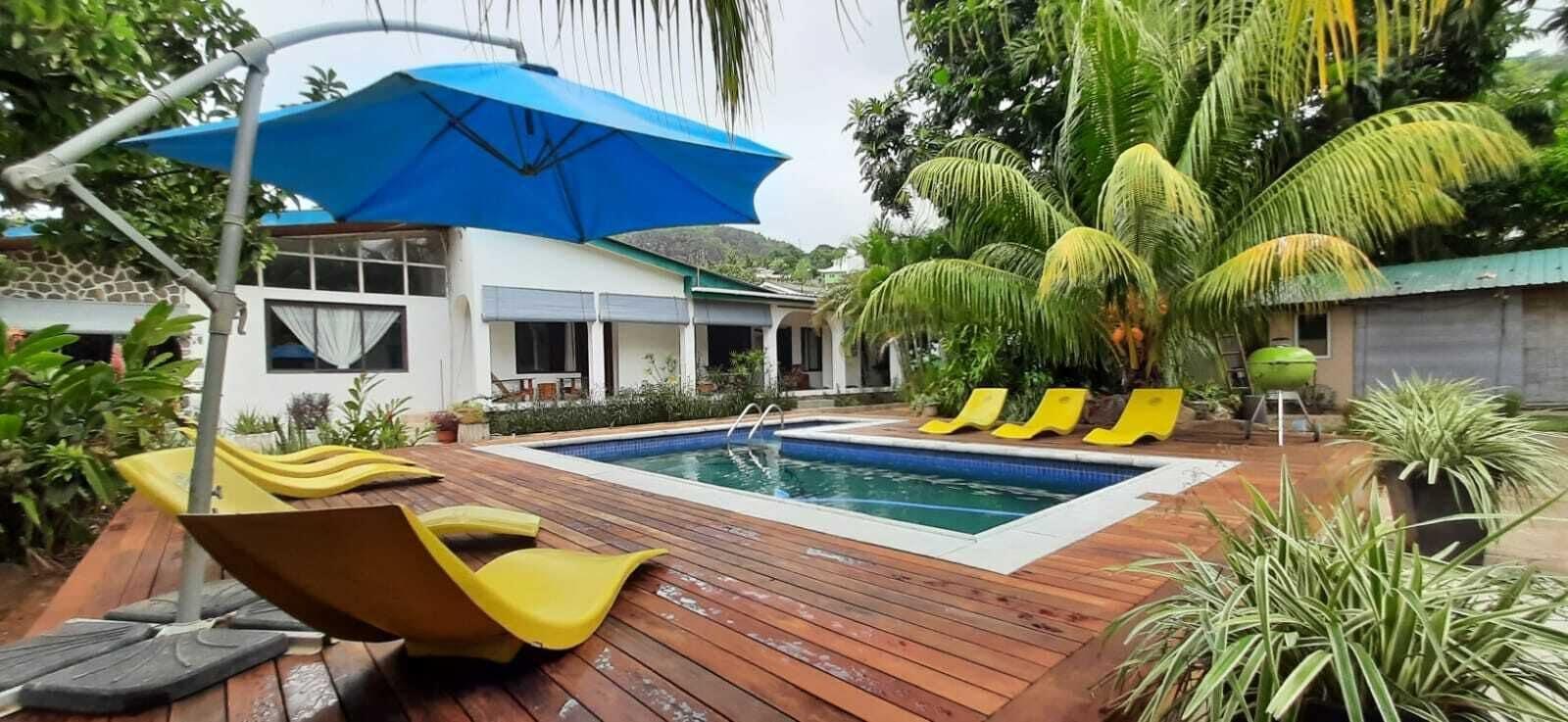 Varios castaway lodge