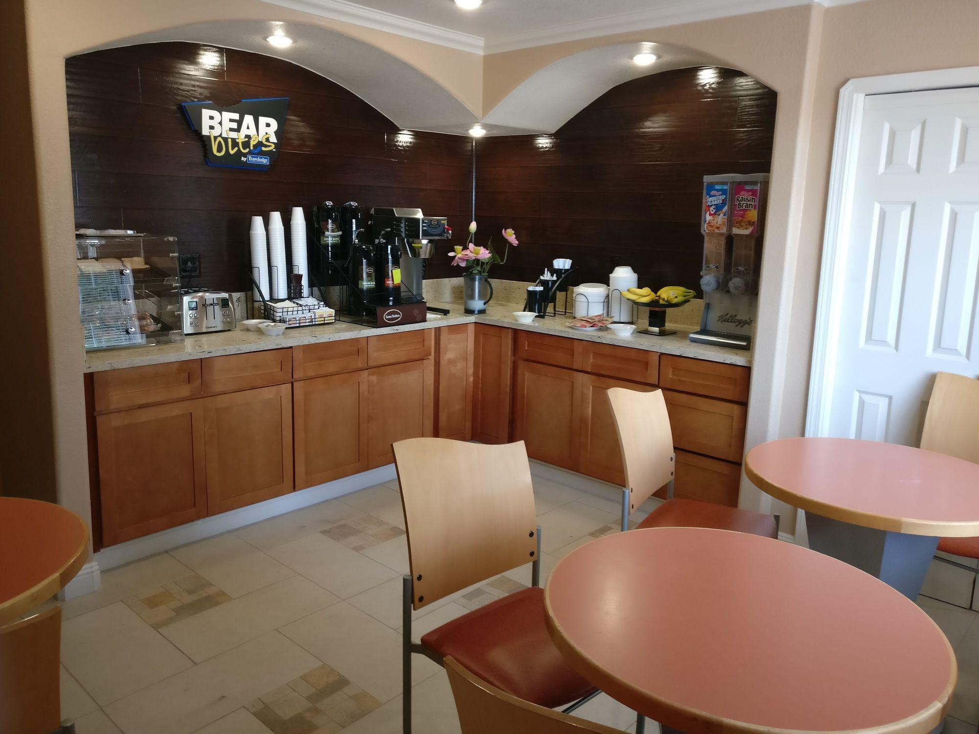 Restaurant Travelodge by Wyndham Fresno Yosemite Area