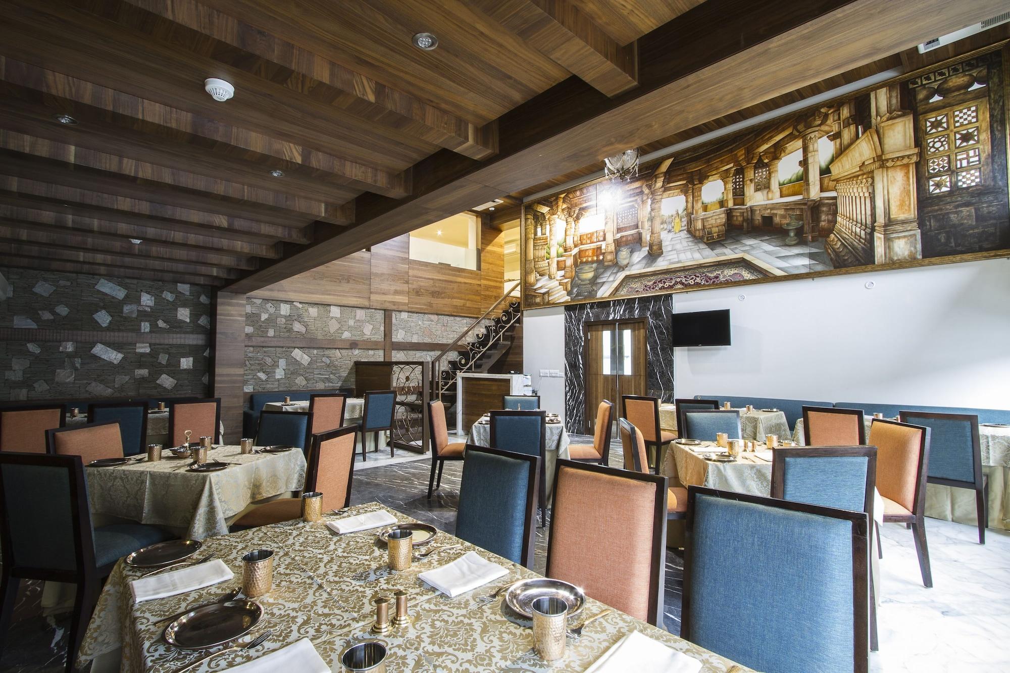 Restaurant Leisure Inn Grand Chanakya