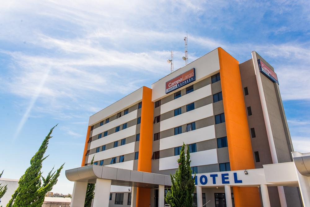 Vista Exterior Hotel Campo Largo Express