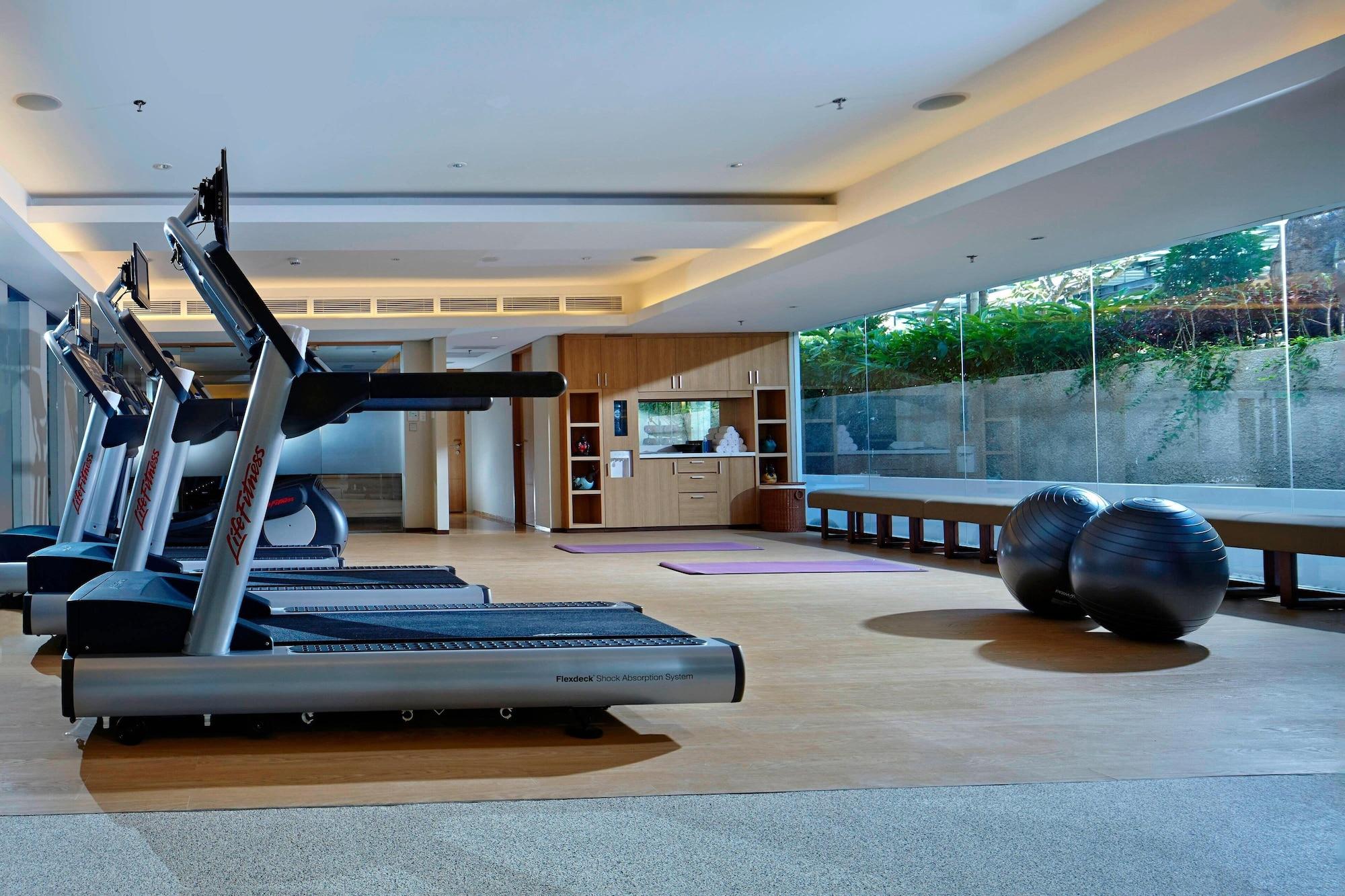 Gimnasio Courtyard By Marriott Bali Seminyak Resort