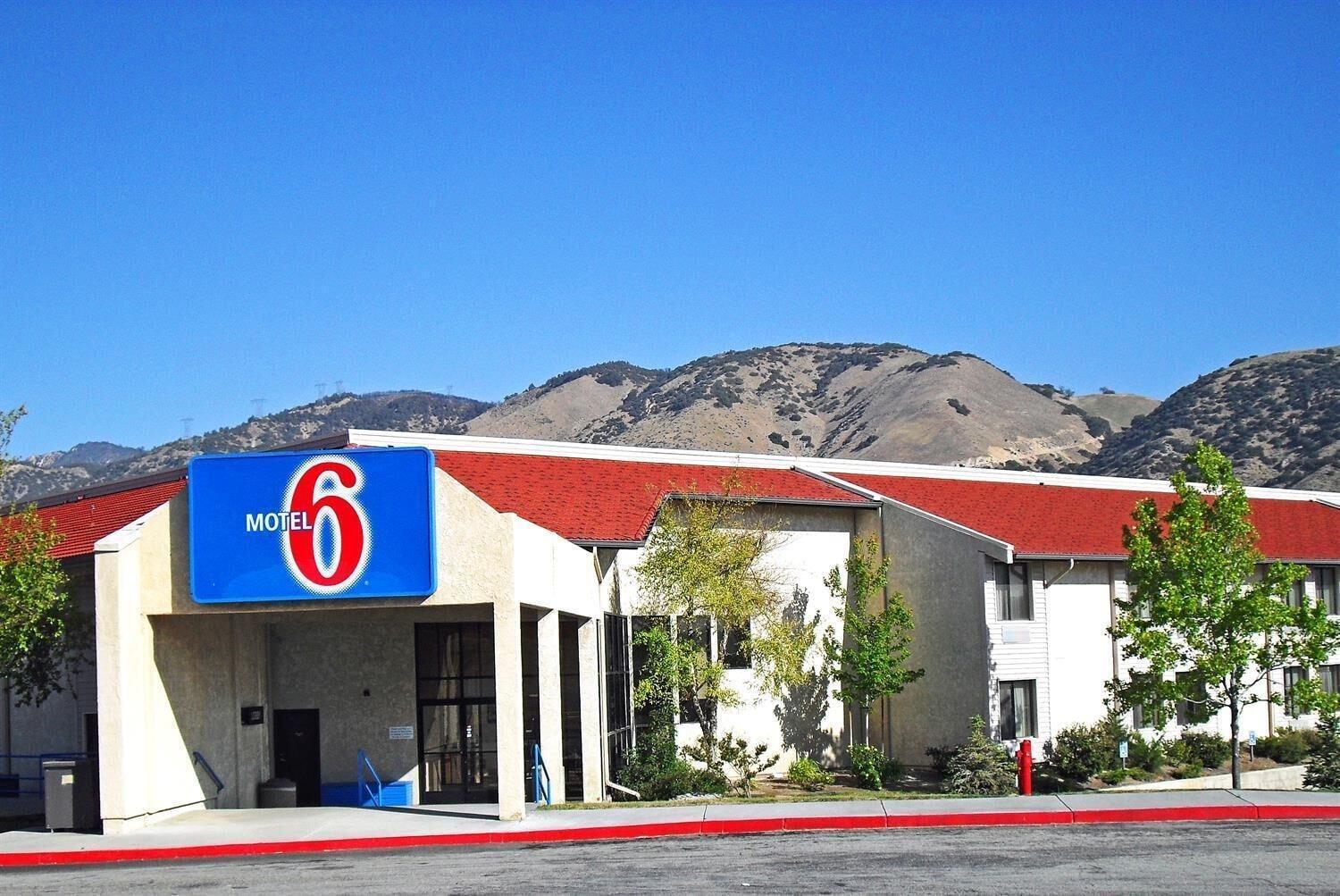 Vista Exterior Motel 6 Lebec, CA