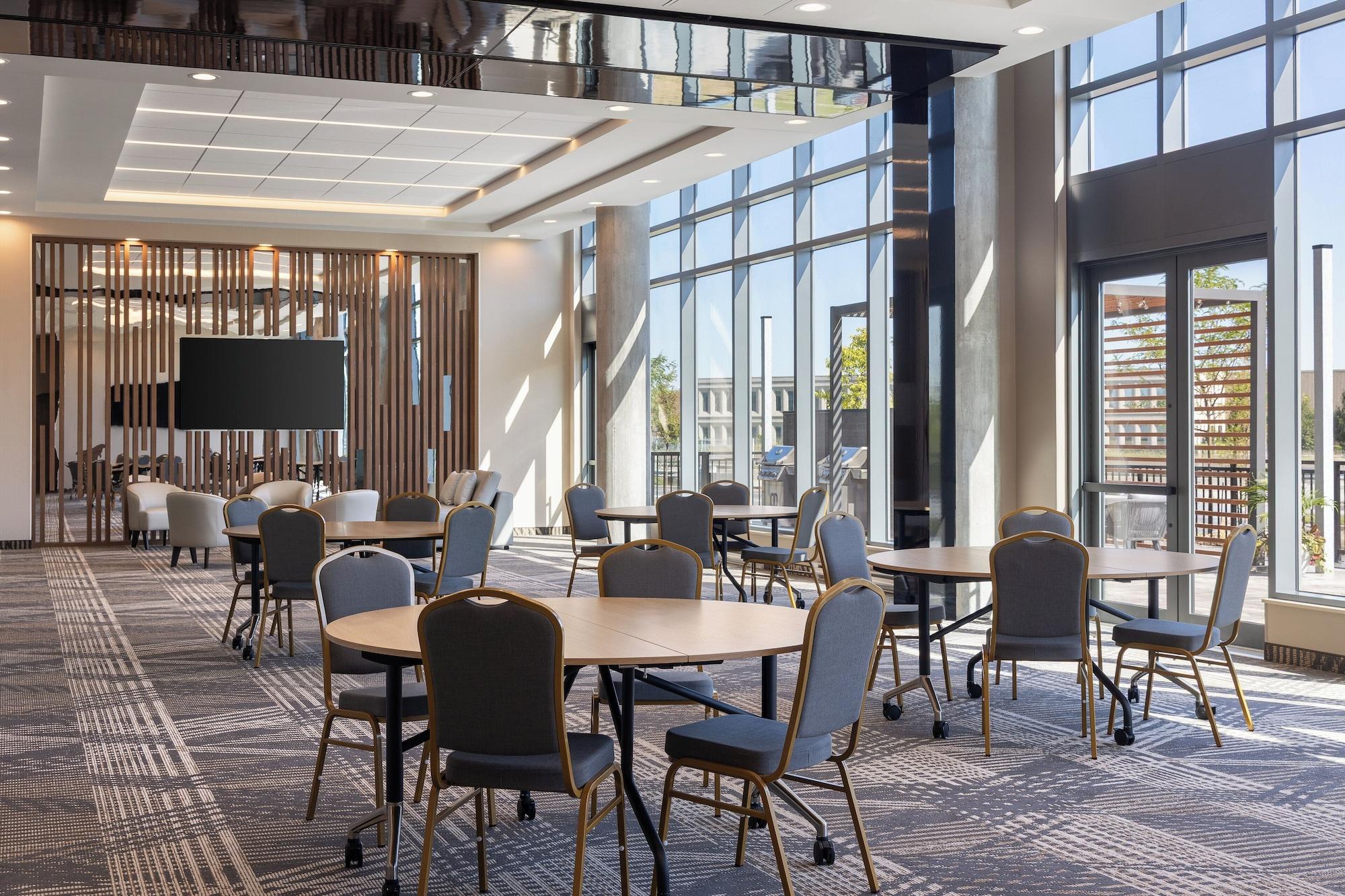 Sala de Reuniones Staybridge Suites Montréal Airport - St-Laurent by IHG
