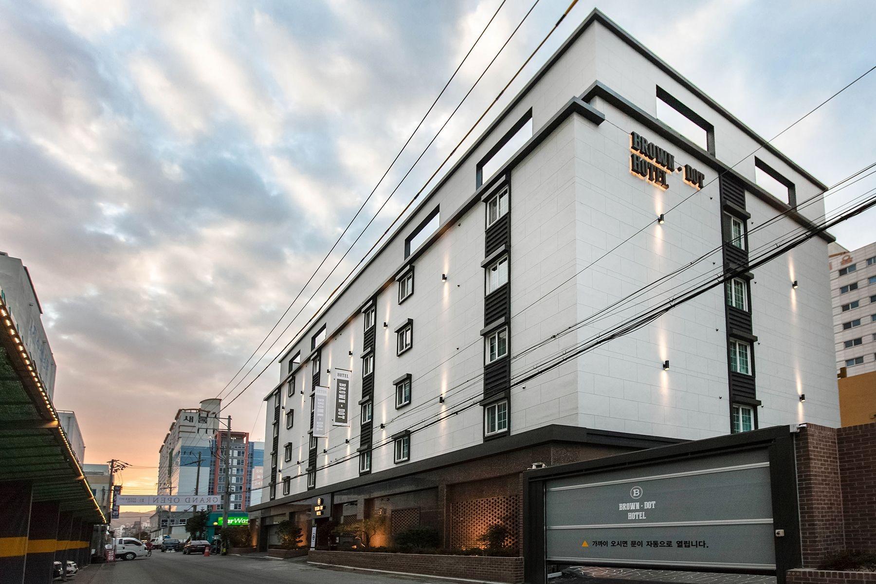 Vista Exterior Browndot Hotel Masan Odong
