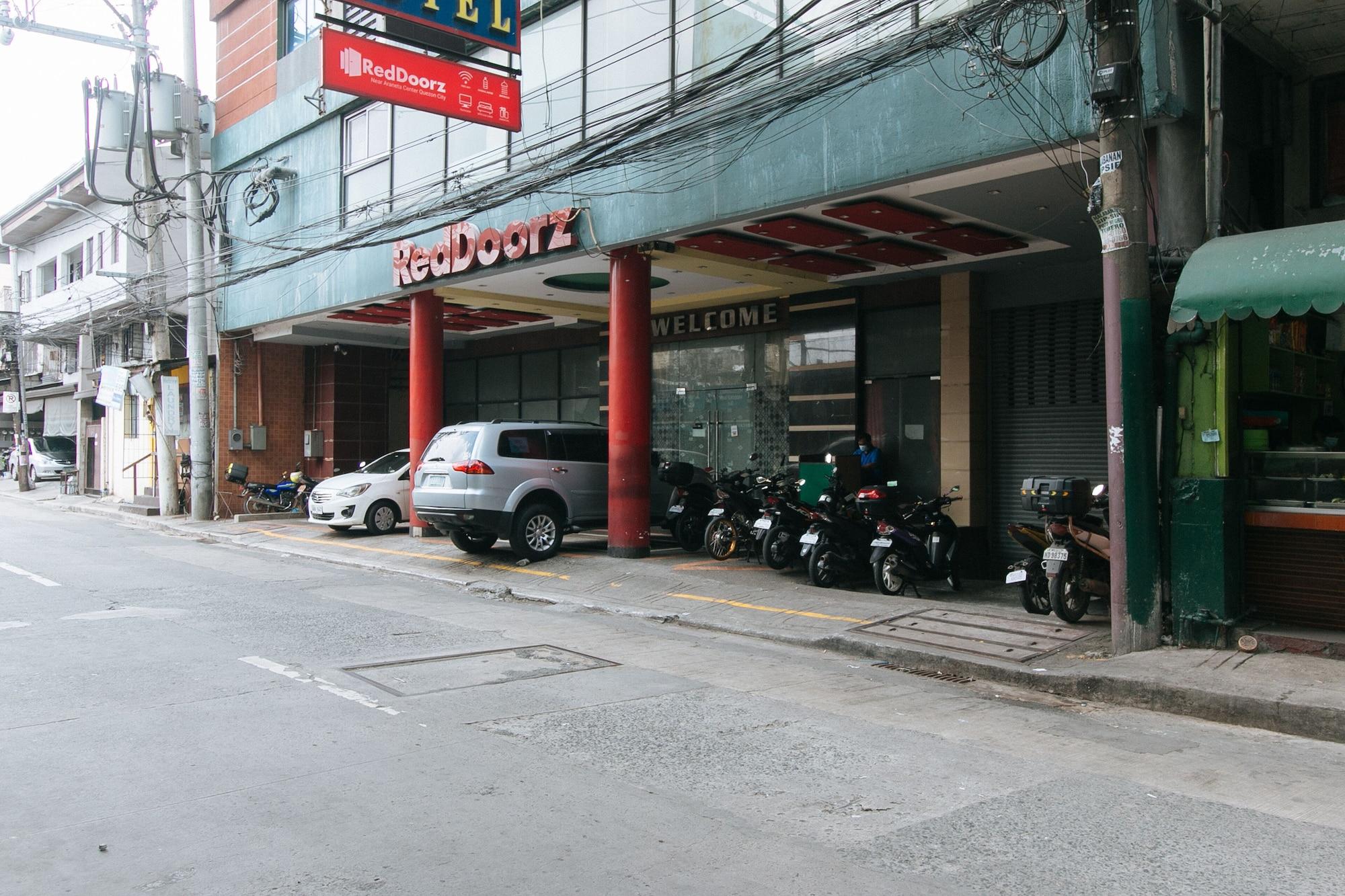 Vista Exterior RedDoorz @ Winter Hotel Araneta